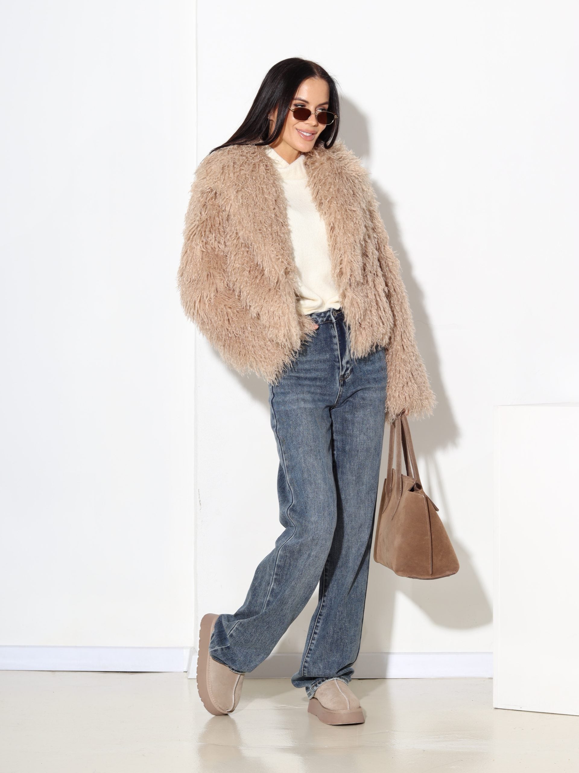 Bēšs īss m/ā kažociņš ar viļņotu spalvu - 17314