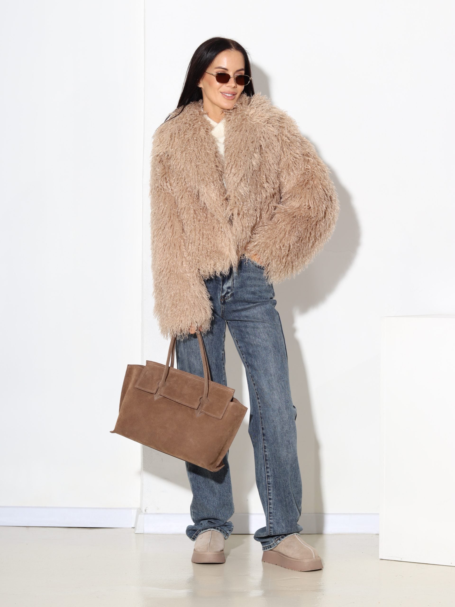 Bēšs īss m/ā kažociņš ar viļņotu spalvu - 17314