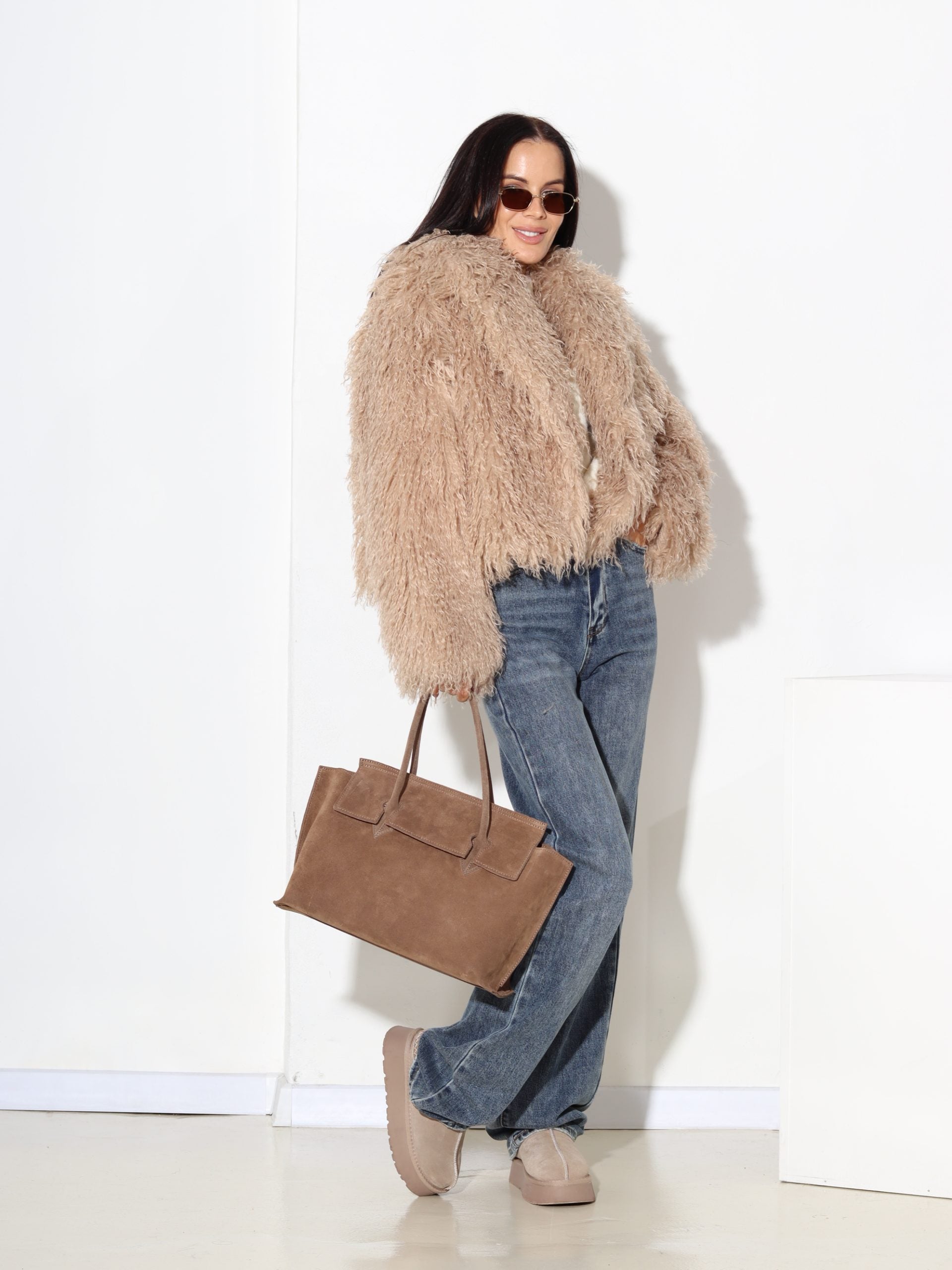 Bēšs īss m/ā kažociņš ar viļņotu spalvu - 17314