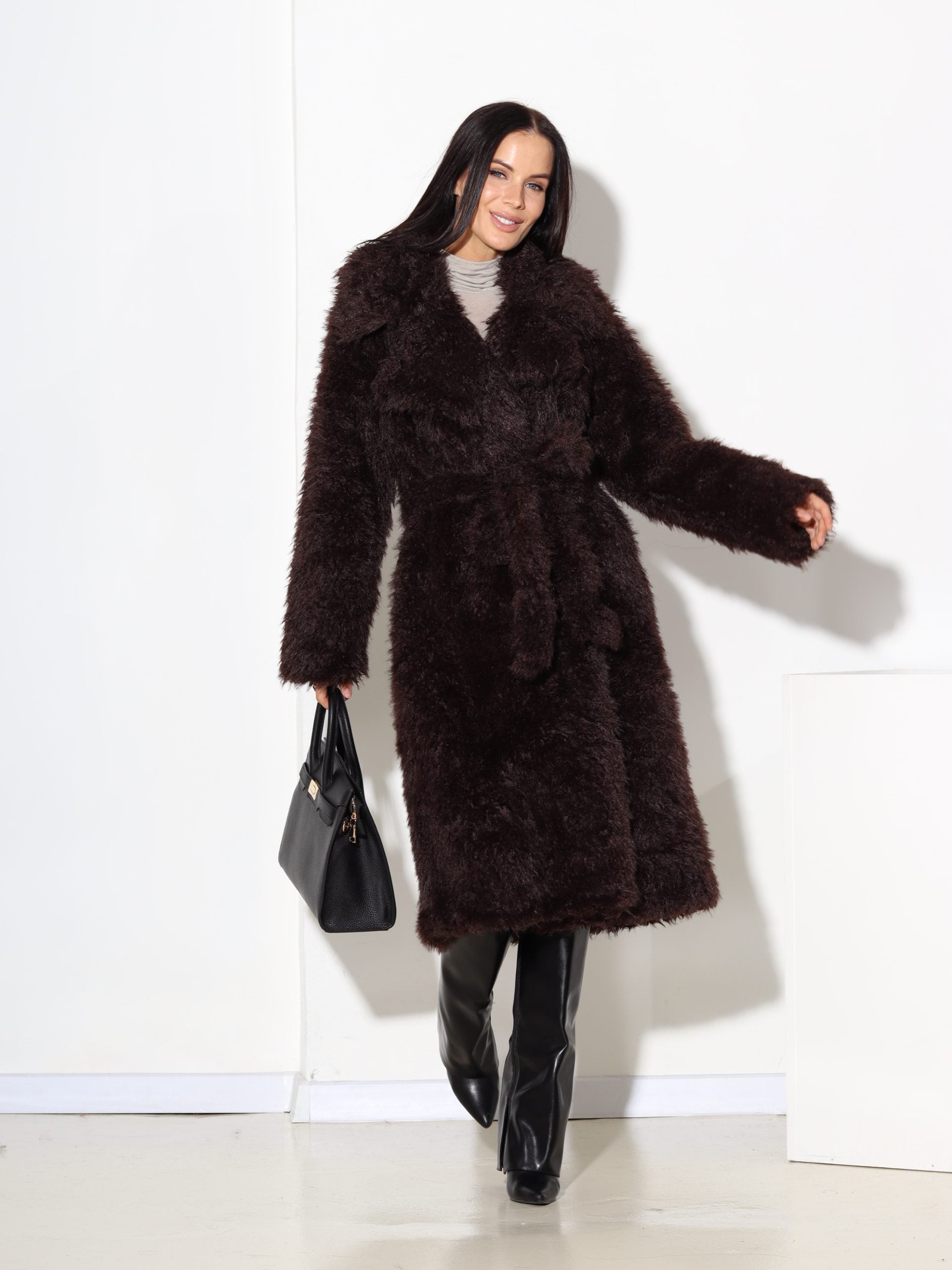 Brūns, garš viļņotas spalvas m/ā kažoks ar jostu - 17329