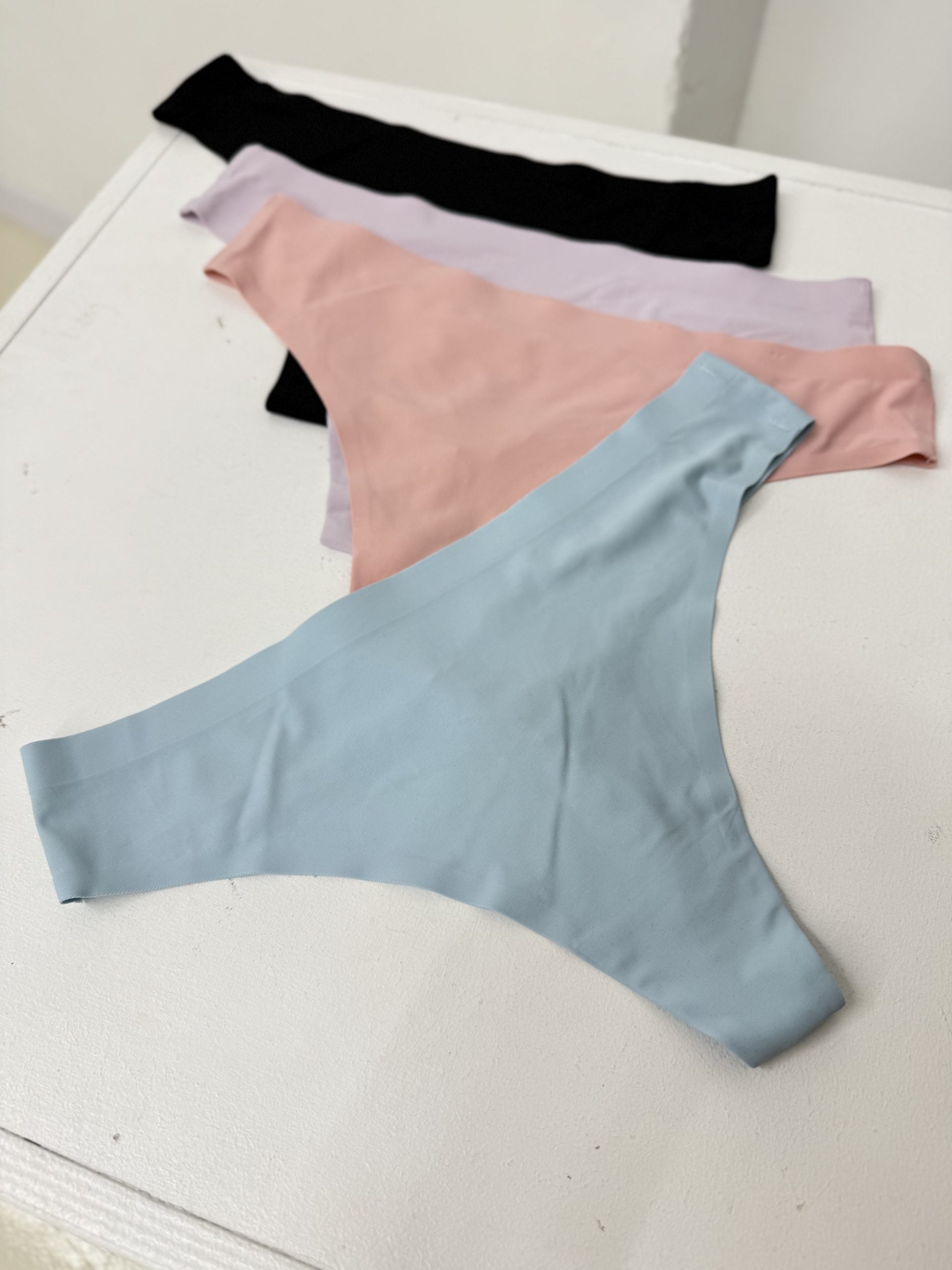 Zilas bezvīļu string biksītes - 16192