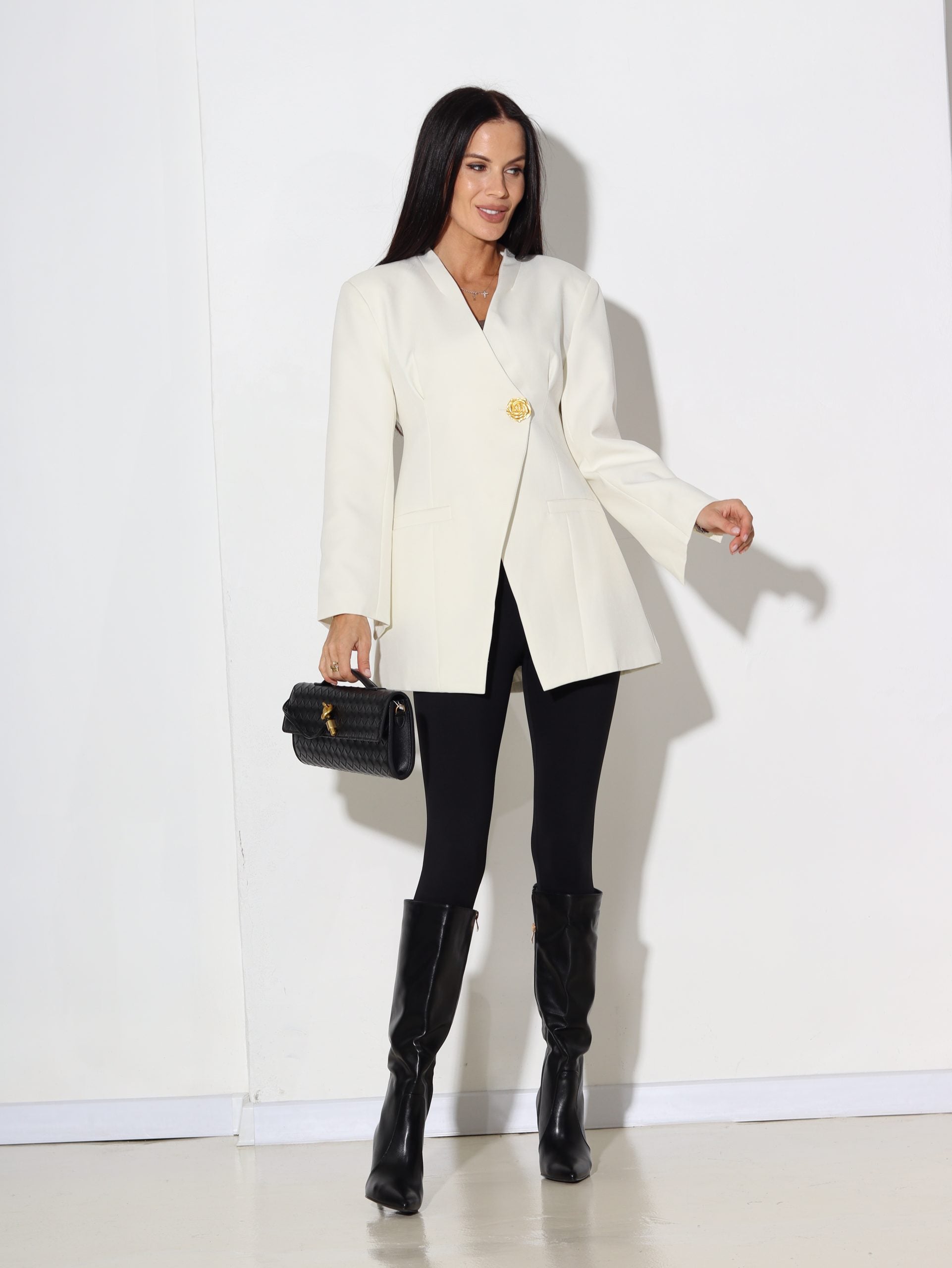 Balta pagarināta žakete bez apkakles atloka - 16292