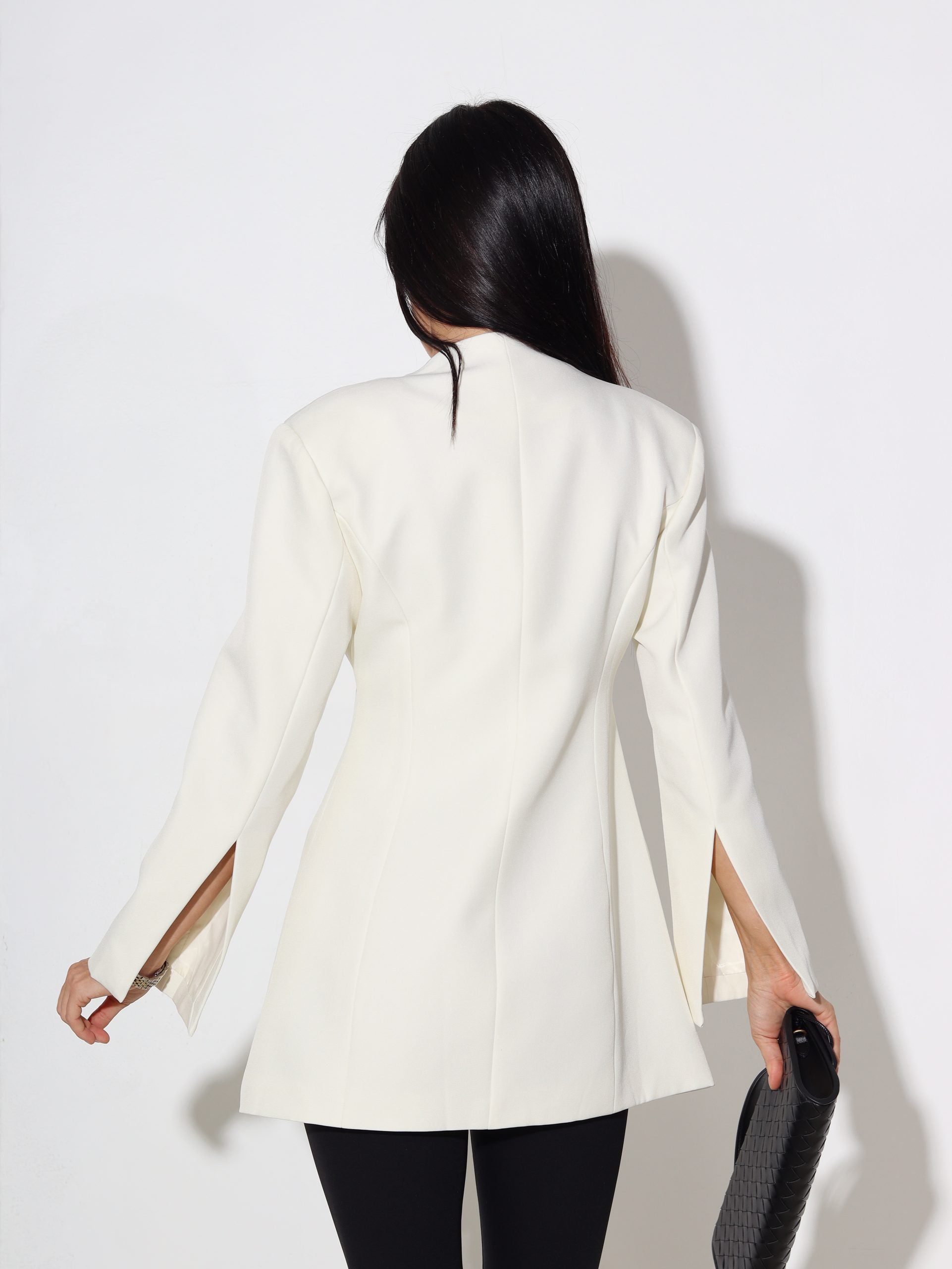 Balta pagarināta žakete bez apkakles atloka - 16292