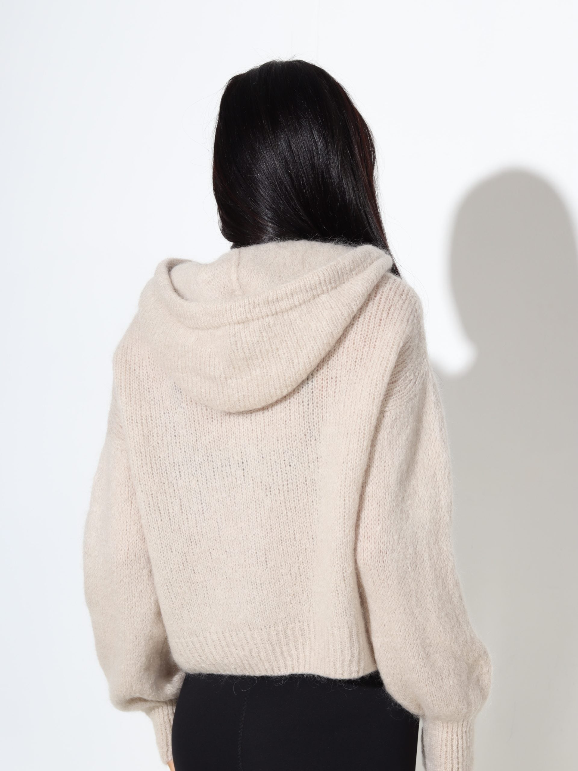 Bēša jaciņa ar kapuci un rāvējslēdzēju (mohēra sastāvā) - 17723