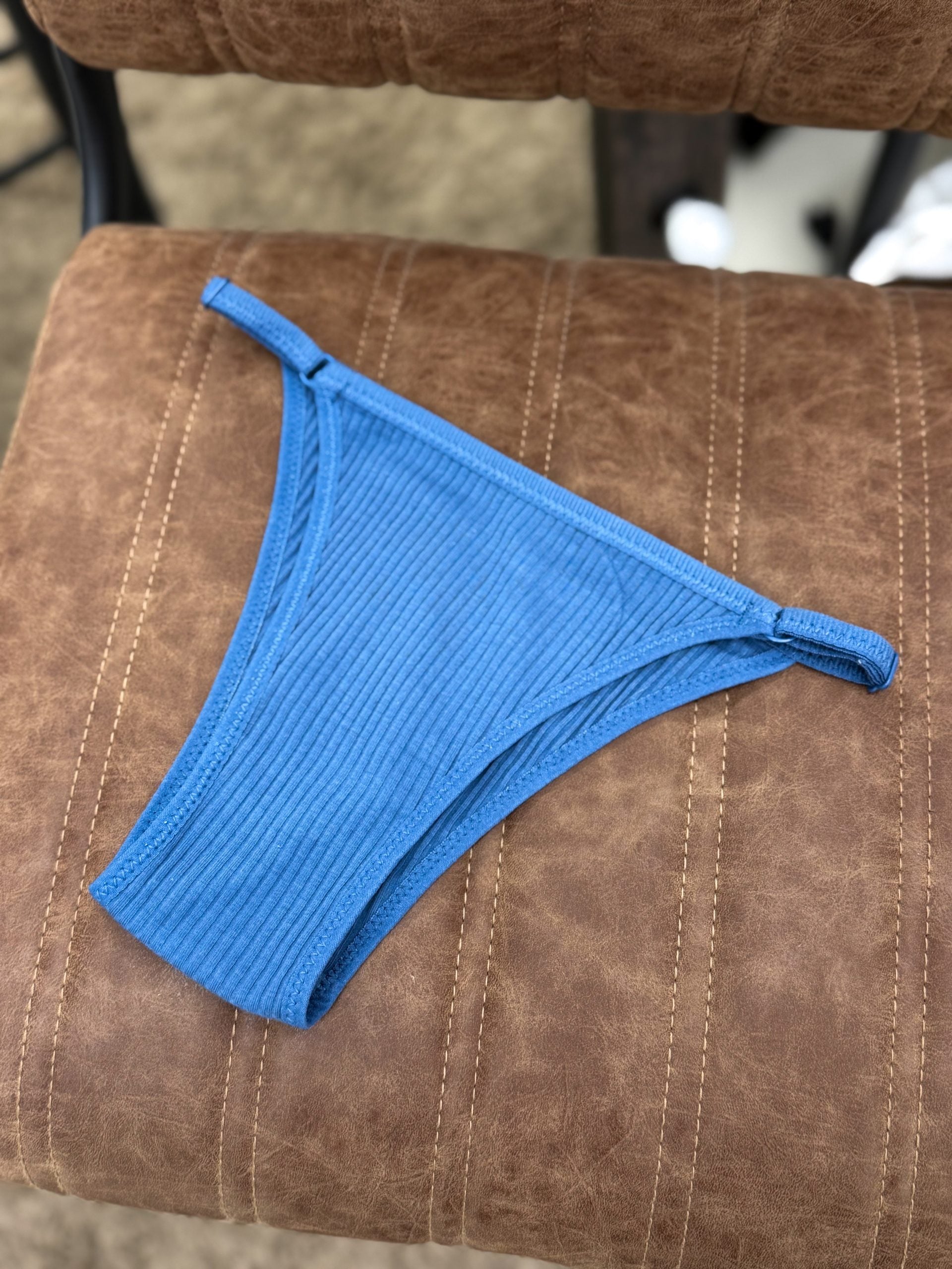 T.zilas, brazīļu tipa, regulējamas sting biksītes- 14705