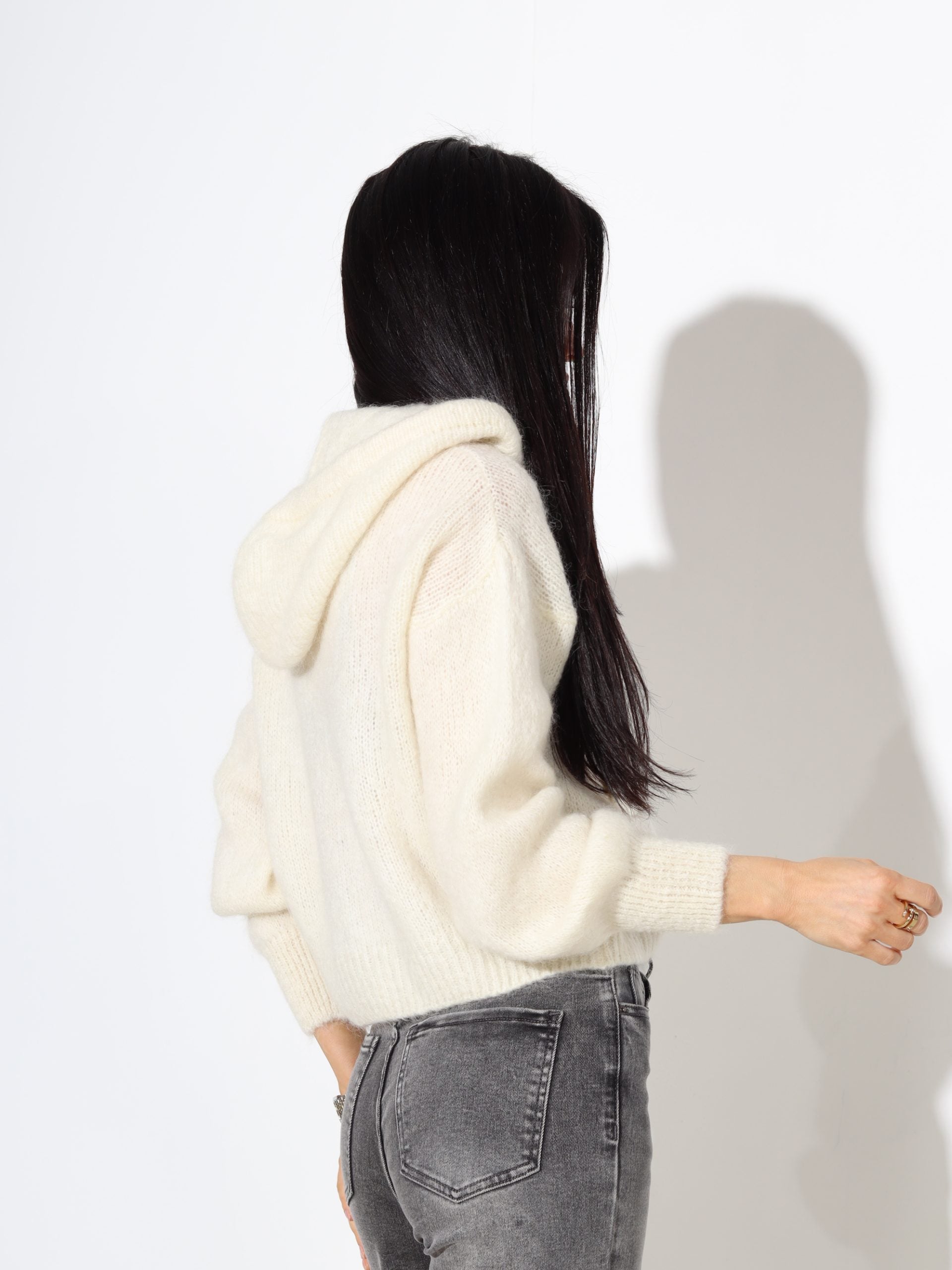 Pienbalta jaciņa ar kapuci un rāvējslēdzēju (mohēra sastāvā) - 16230