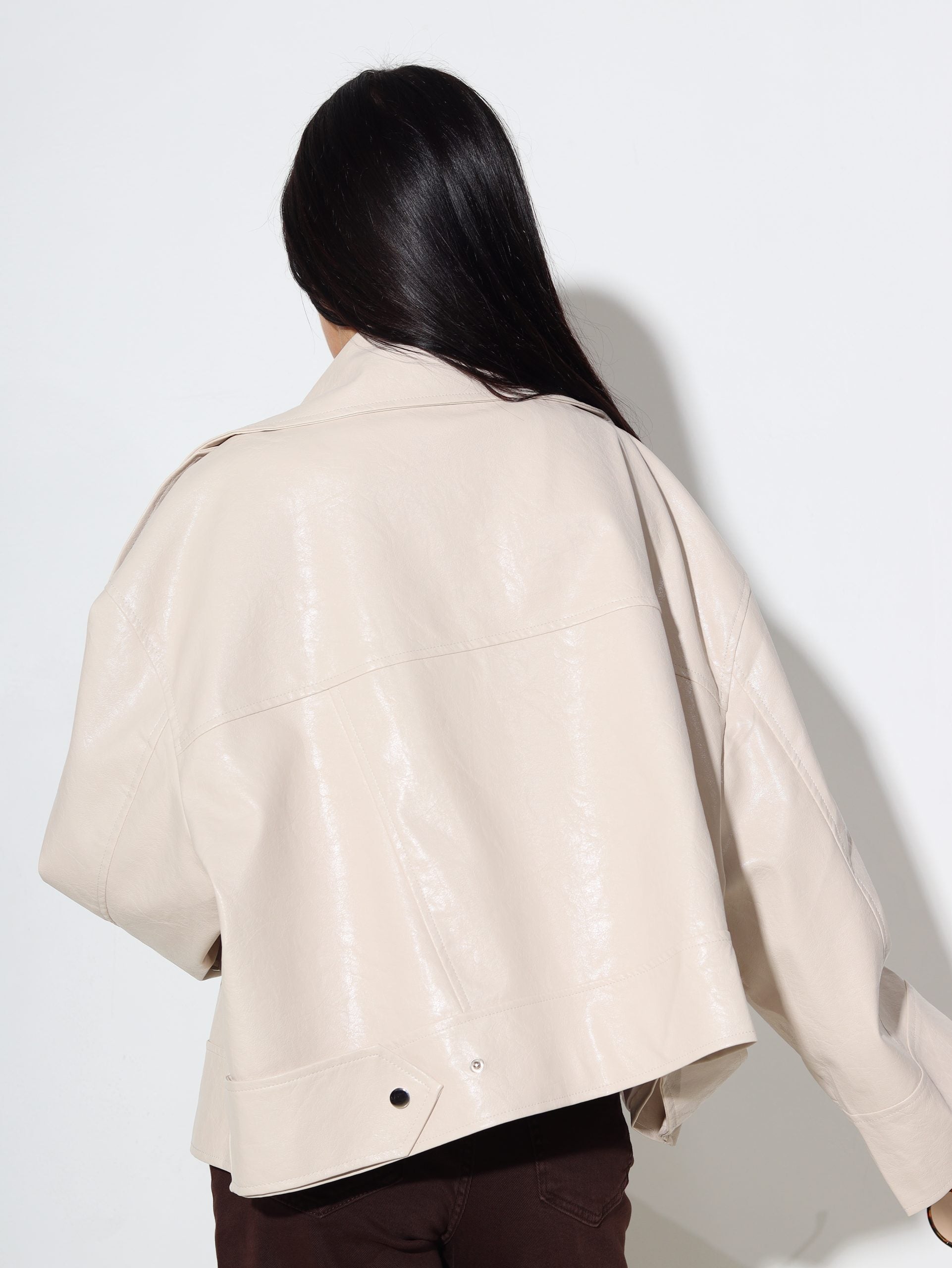 Bēša, eco ādas paplatināta īsā jaka - 16301