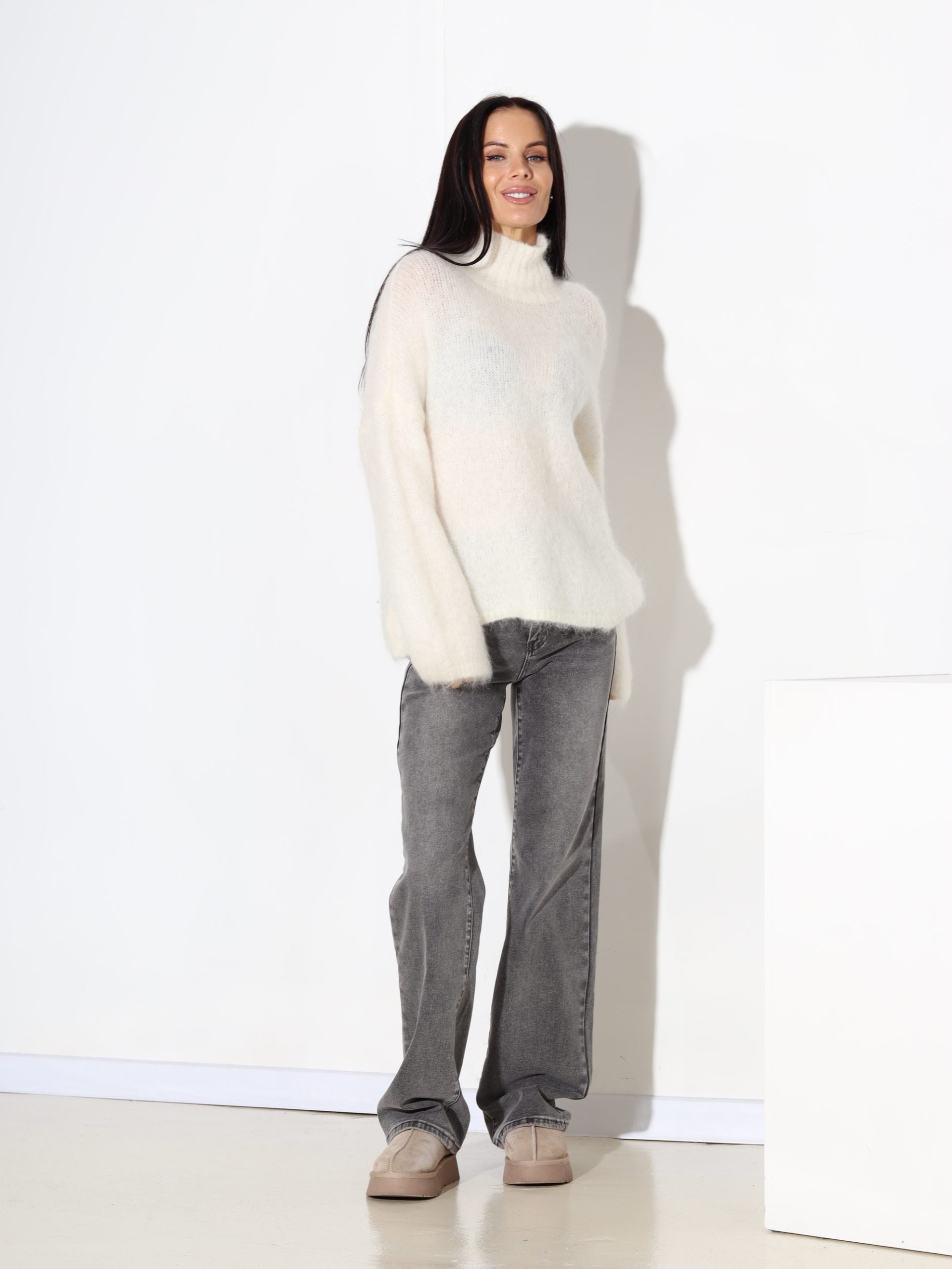 Balta džemperis ar 'Mini Up' kaklu, mohēra sastāvā - 17692