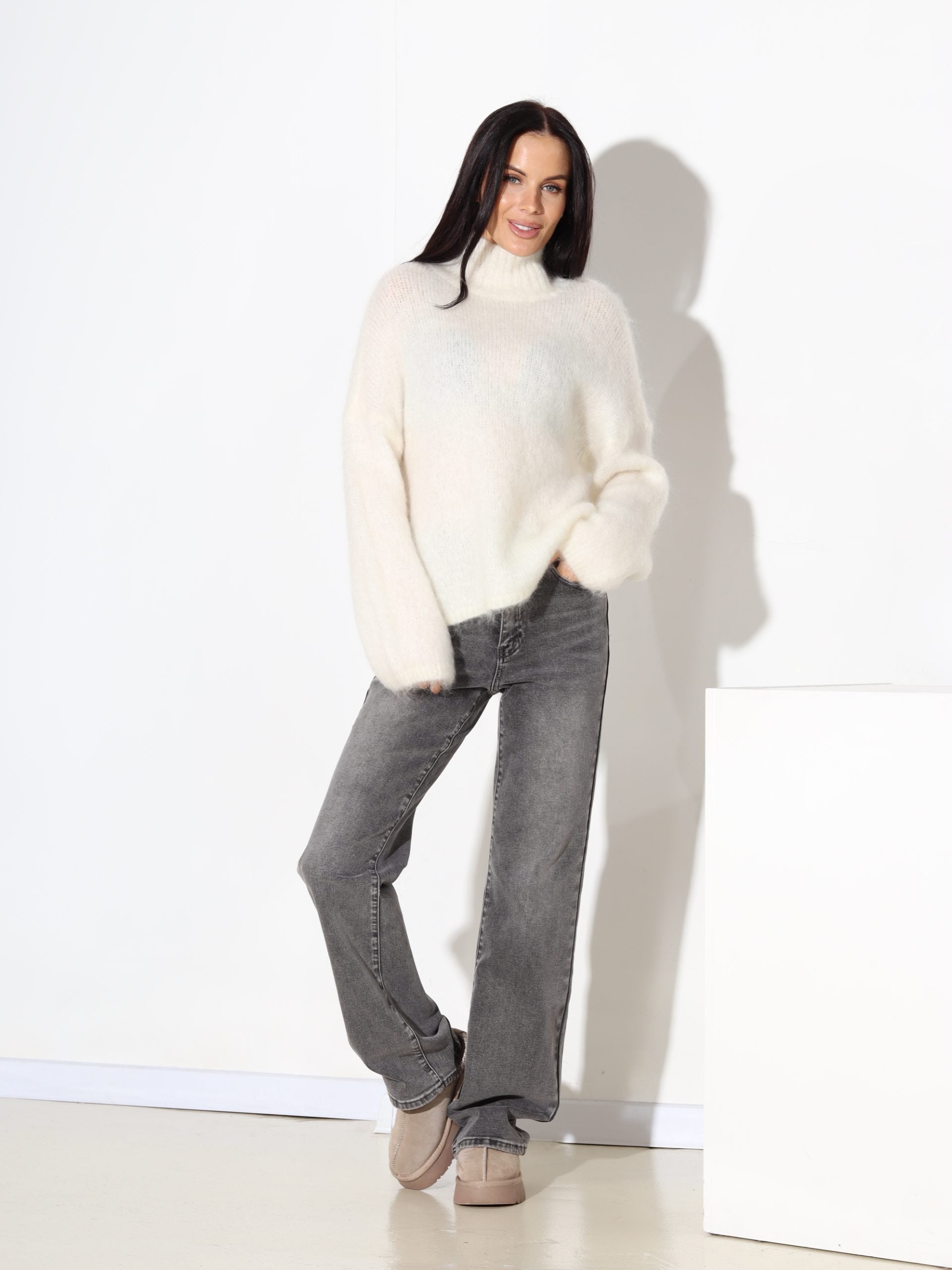 Balta džemperis ar 'Mini Up' kaklu, mohēra sastāvā - 17692