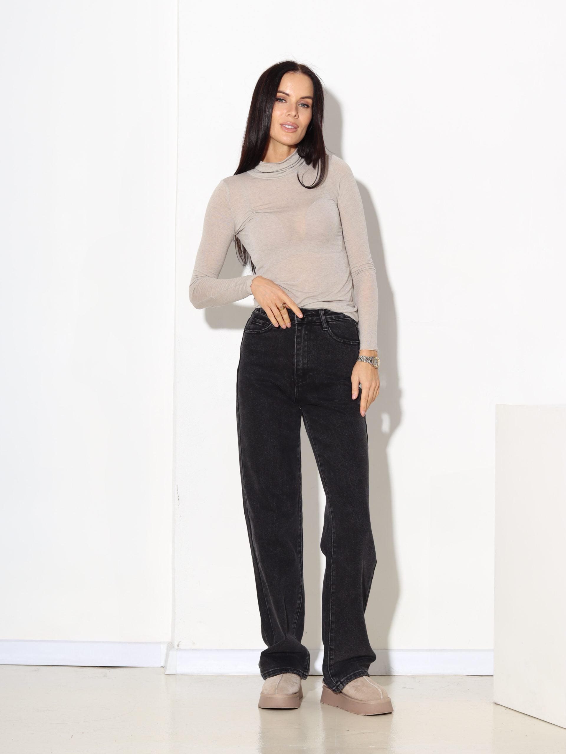 Bēšs tops ar paaugstinātu kakla daļu - 17358