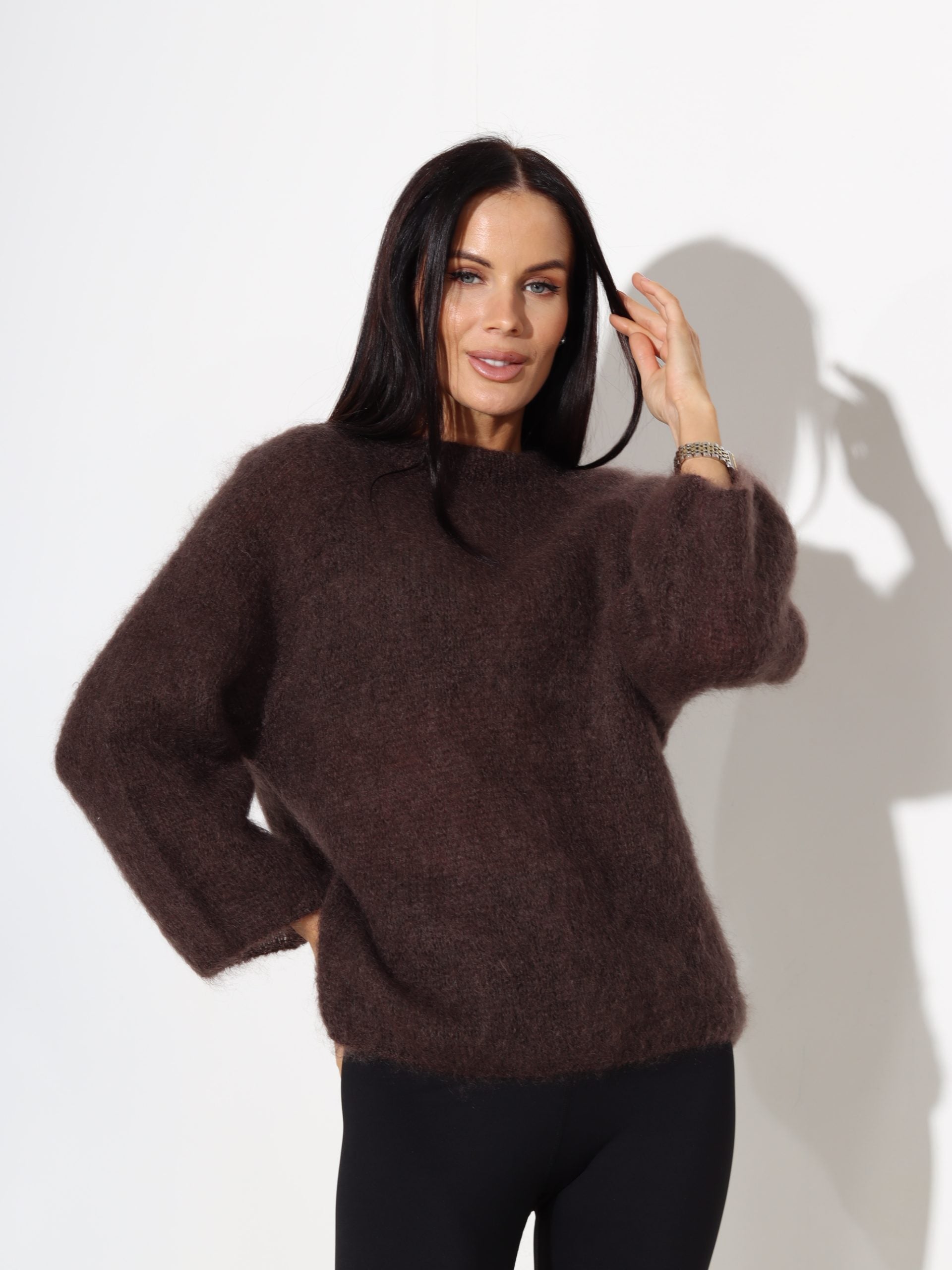 T.brūns mohēras džemperis ar slīpu plecu daļu - 17707