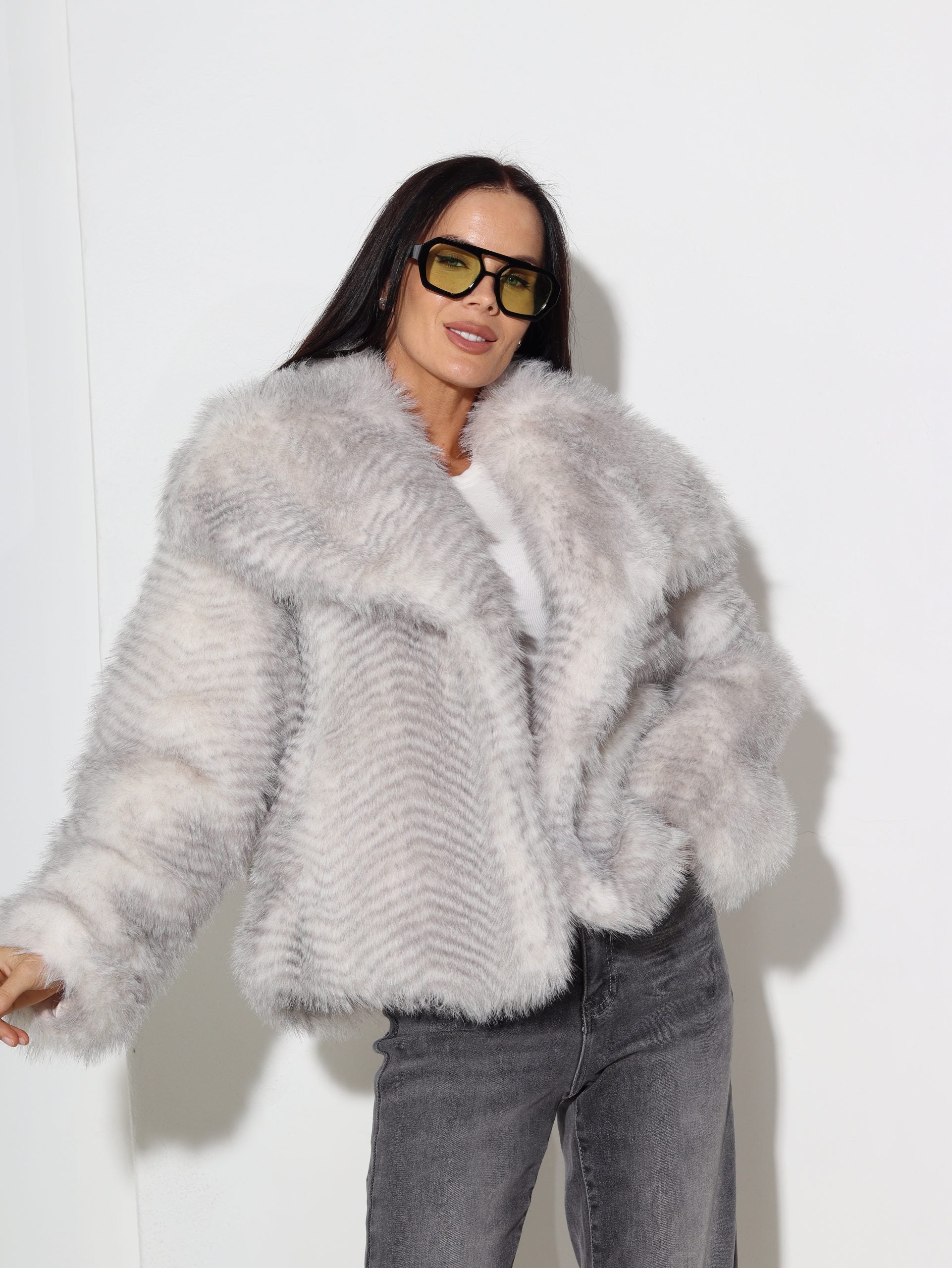 Balts ar pelēkas krāsas iejaukumu, īss m/ā kažociņš - 16335