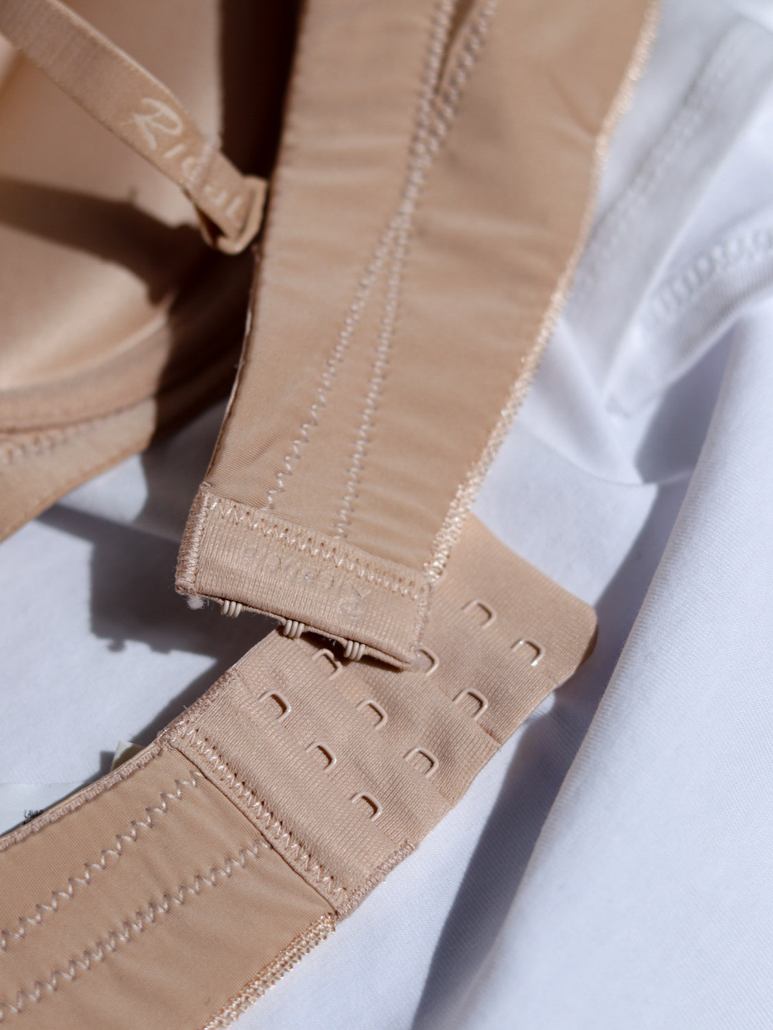 Bēšs krūšturis ,, Balconette'' -14273