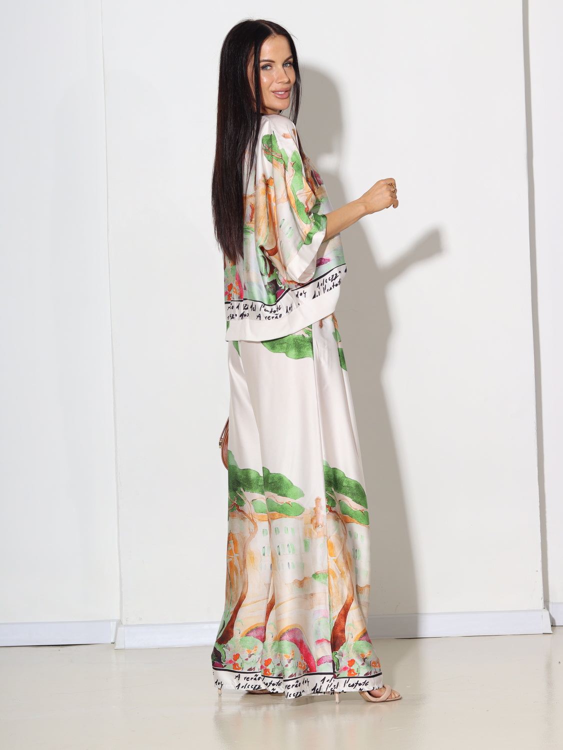 Balts komplekts ar gleznas printu - 14736