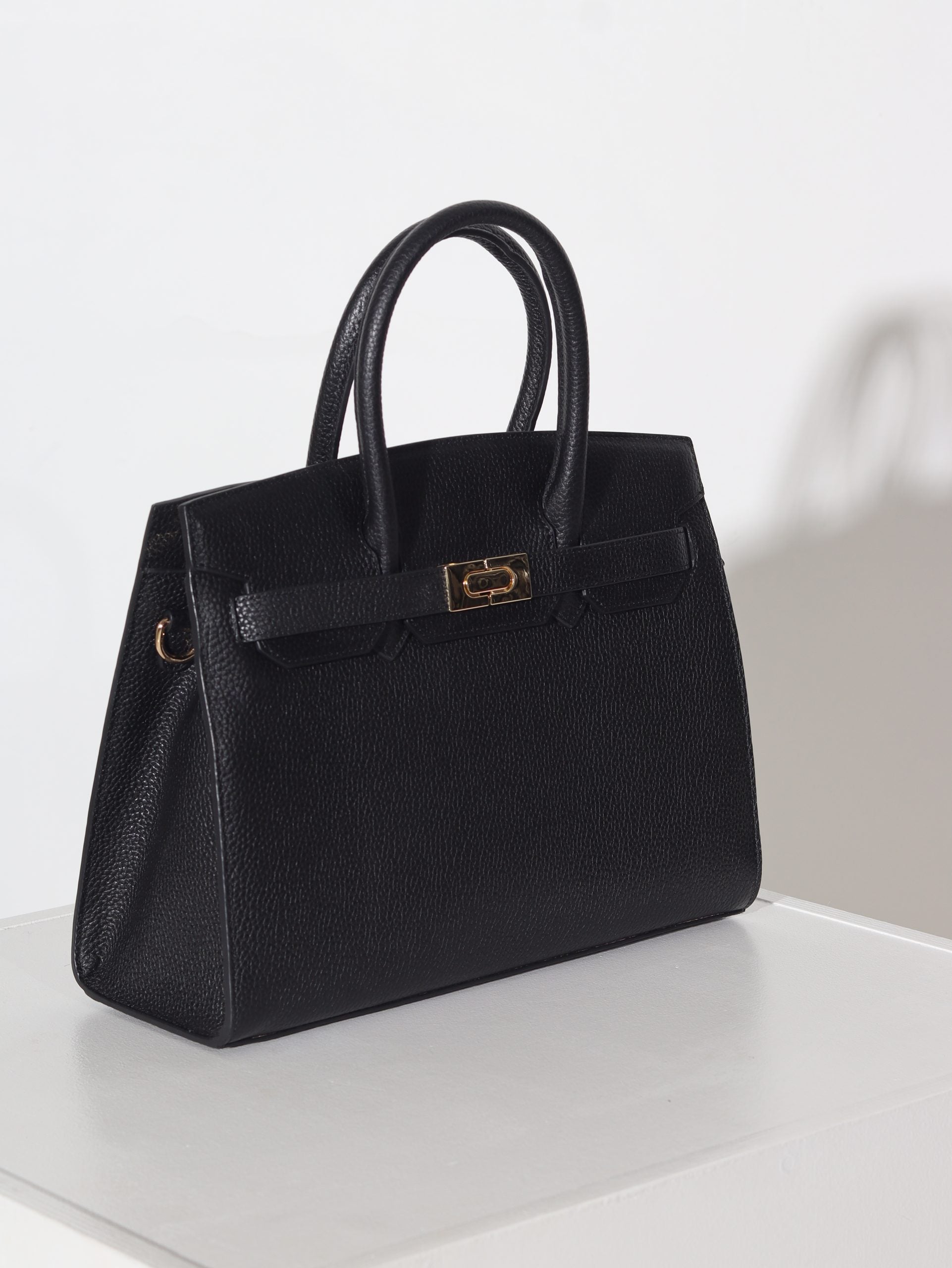 Melnas krāsas taisnstūra formas d/a soma uz divām lencēm - 15950