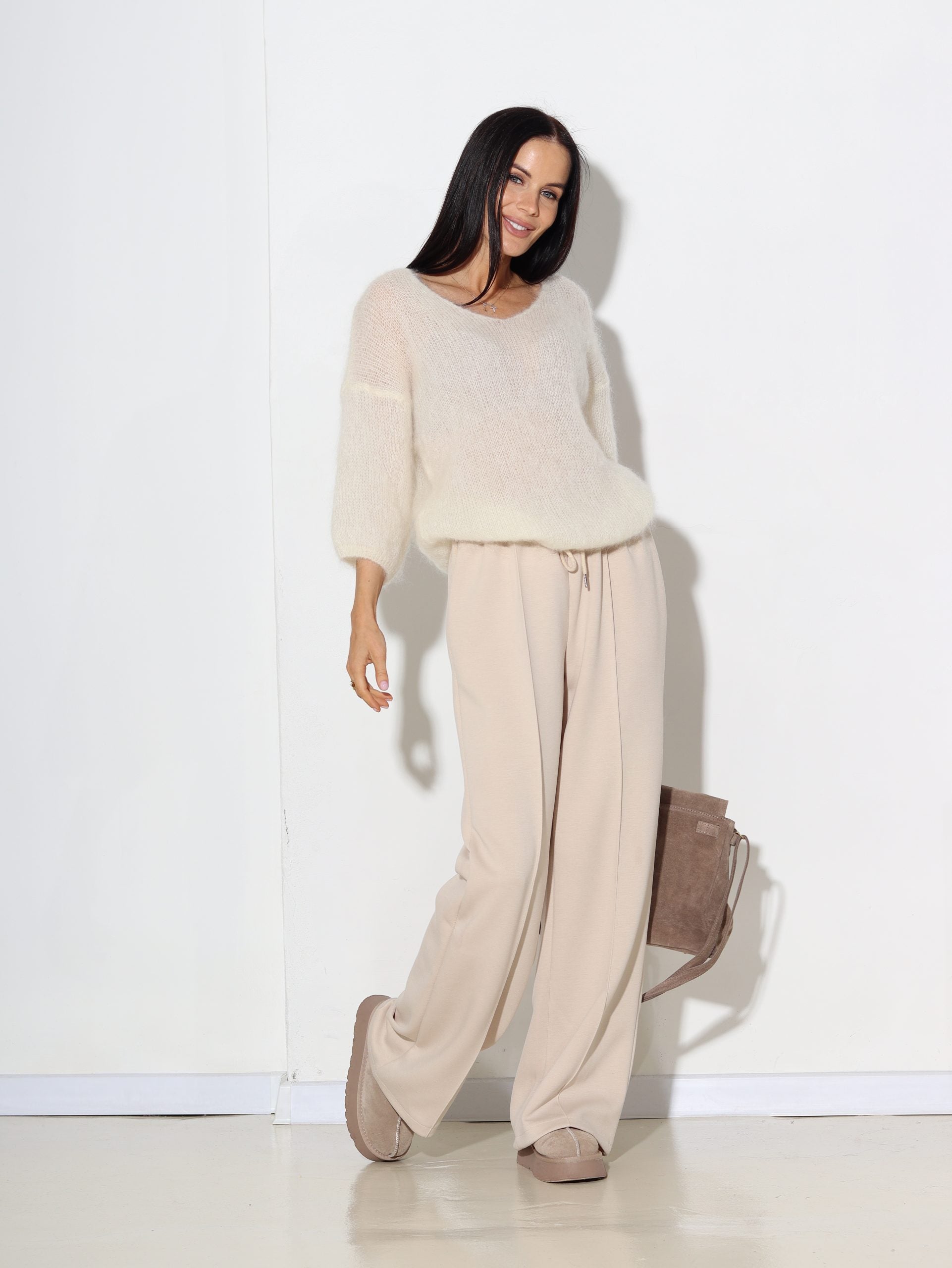 Balts mohēras adījuma džemperis ar 'V' dekoltē - 16960