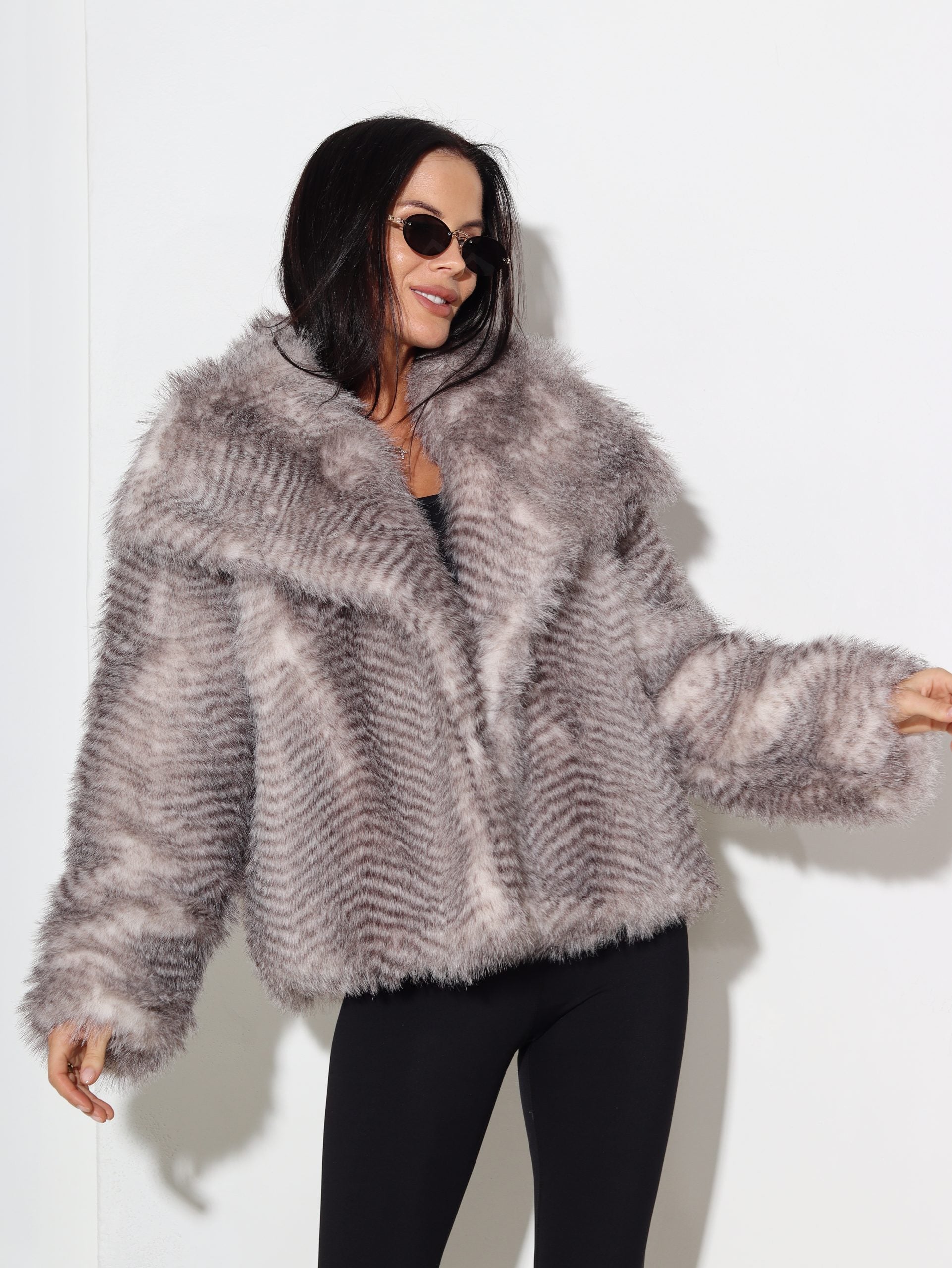 Bēša ar pelēkas krāsas iejaukumu, īss m/ā kažociņš - 16336