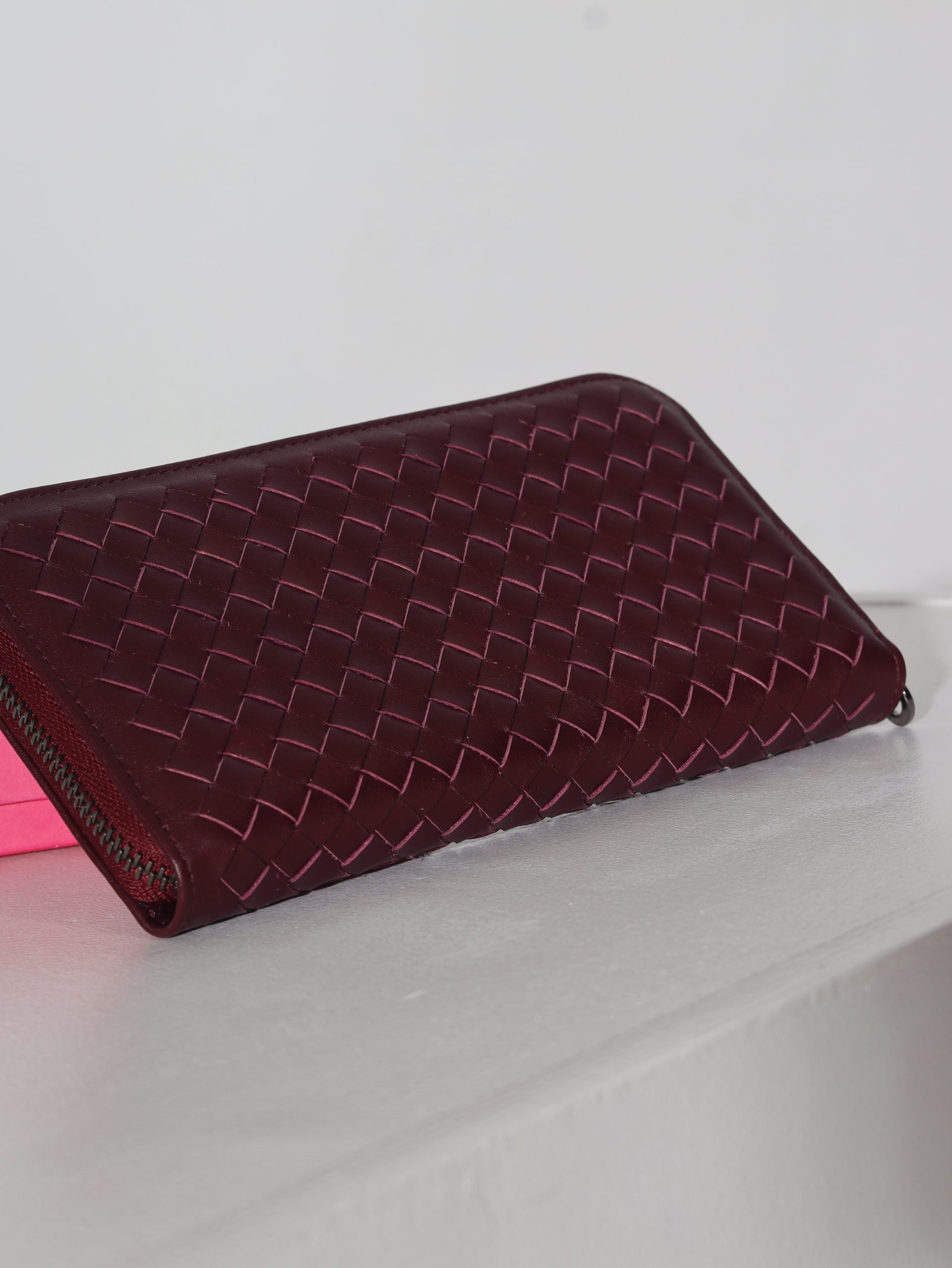 Sarkans d/ā maks ar pinuma imitāciju un rāvējslēdzēja aizdari - 15955