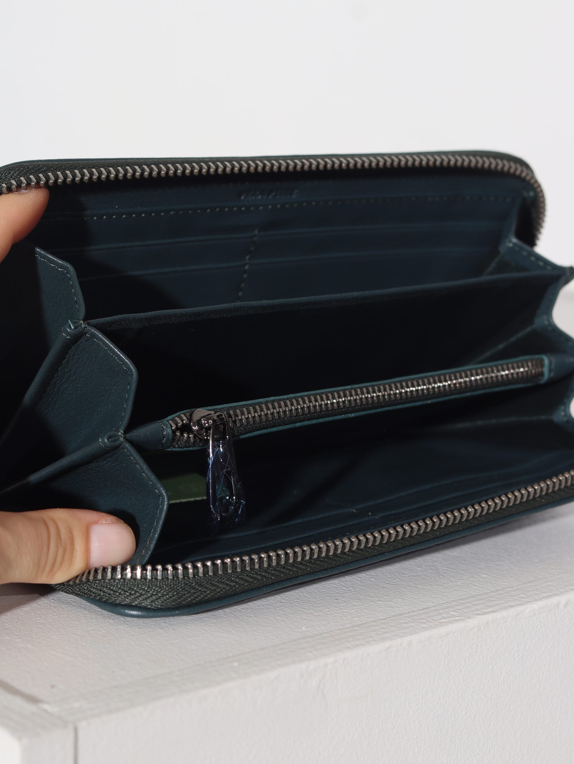 Zaļš d/ā maks ar pinuma imitāciju un rāvējslēdzēja aizdari - 15953