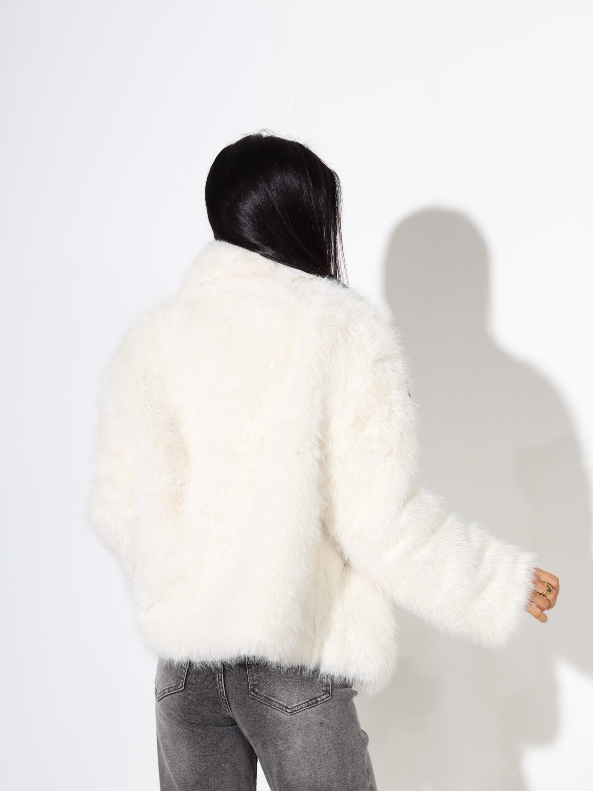 Balts m/a kažoks ar īsu spalvu - 17725