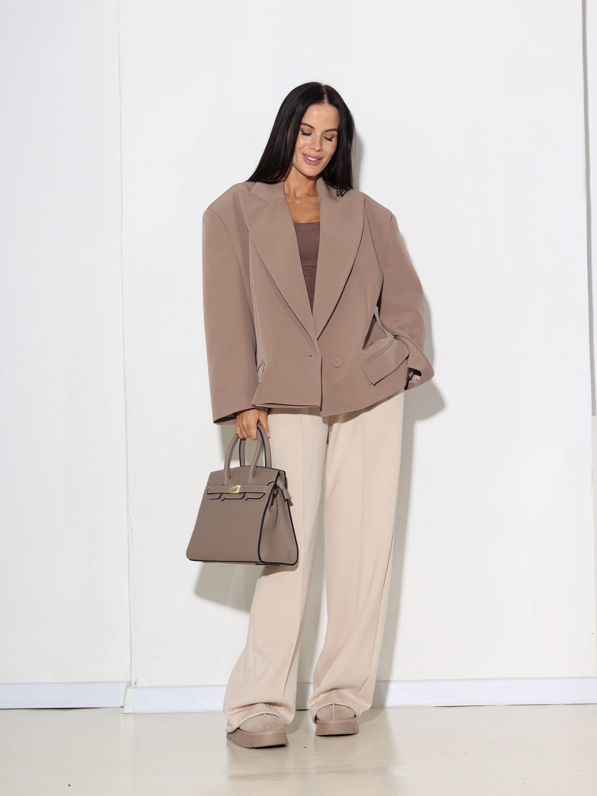 Bēšas krāsas saīsināta oversize žakete - 16329