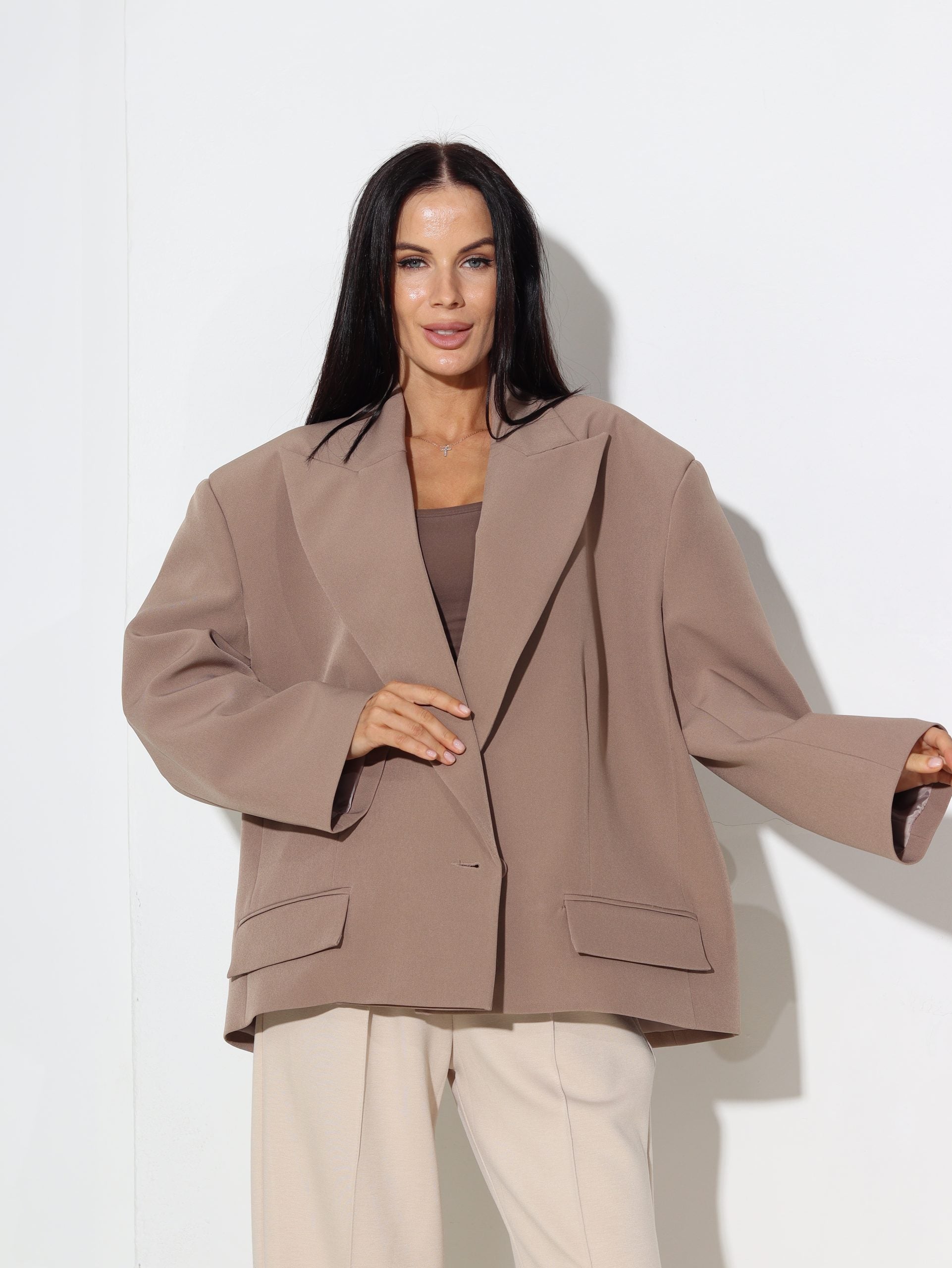 Bēšas krāsas saīsināta oversize žakete - 16329