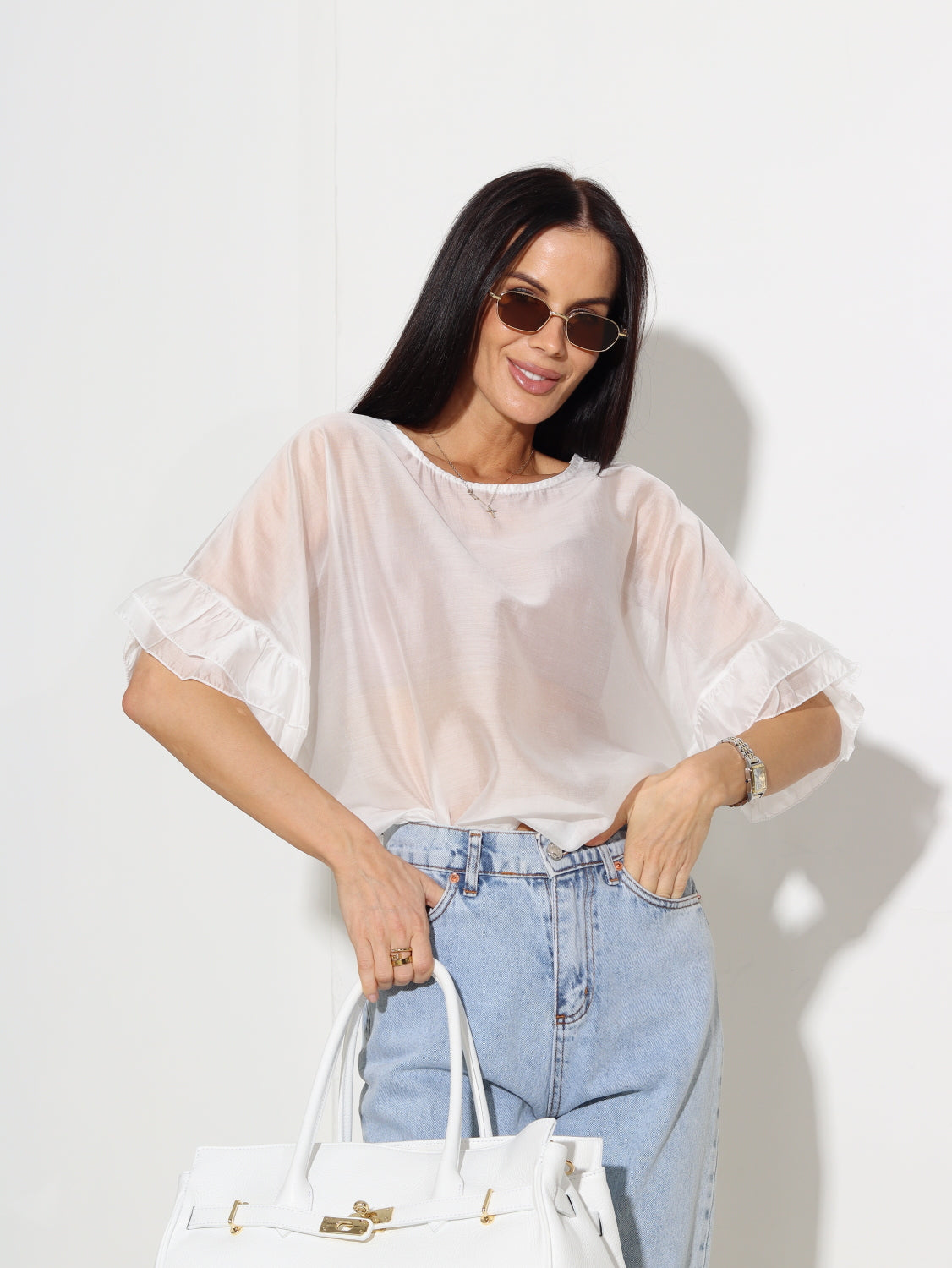 Balts, plāns, tops ar īsu piedurknes volānu - 15654