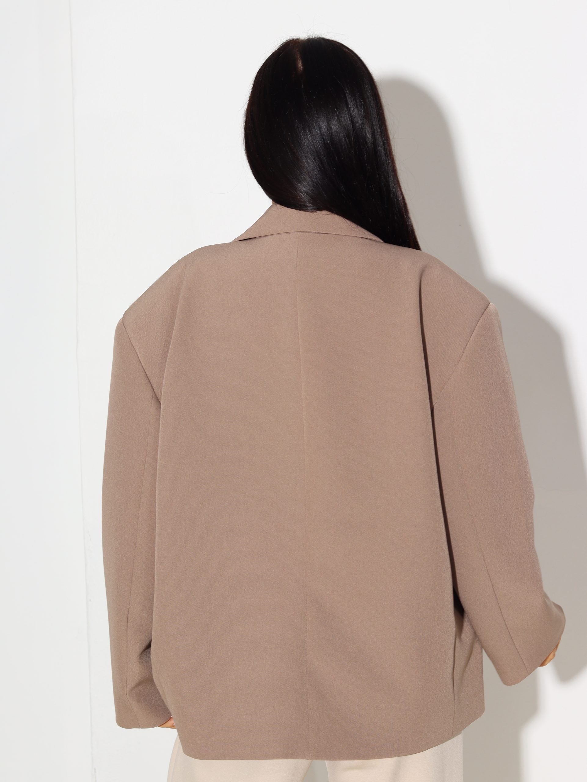 Bēšas krāsas saīsināta oversize žakete - 16329