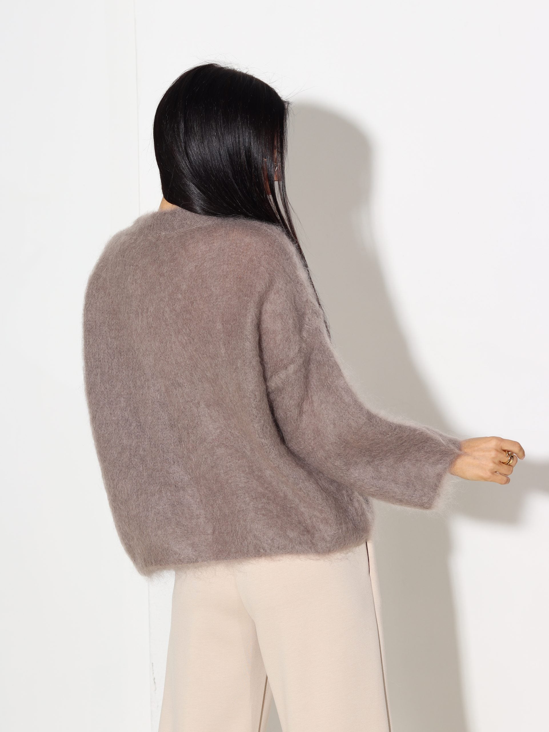 Taupes tonī mohēras džemperis 'Oversize', īsa piedurkne - 16943