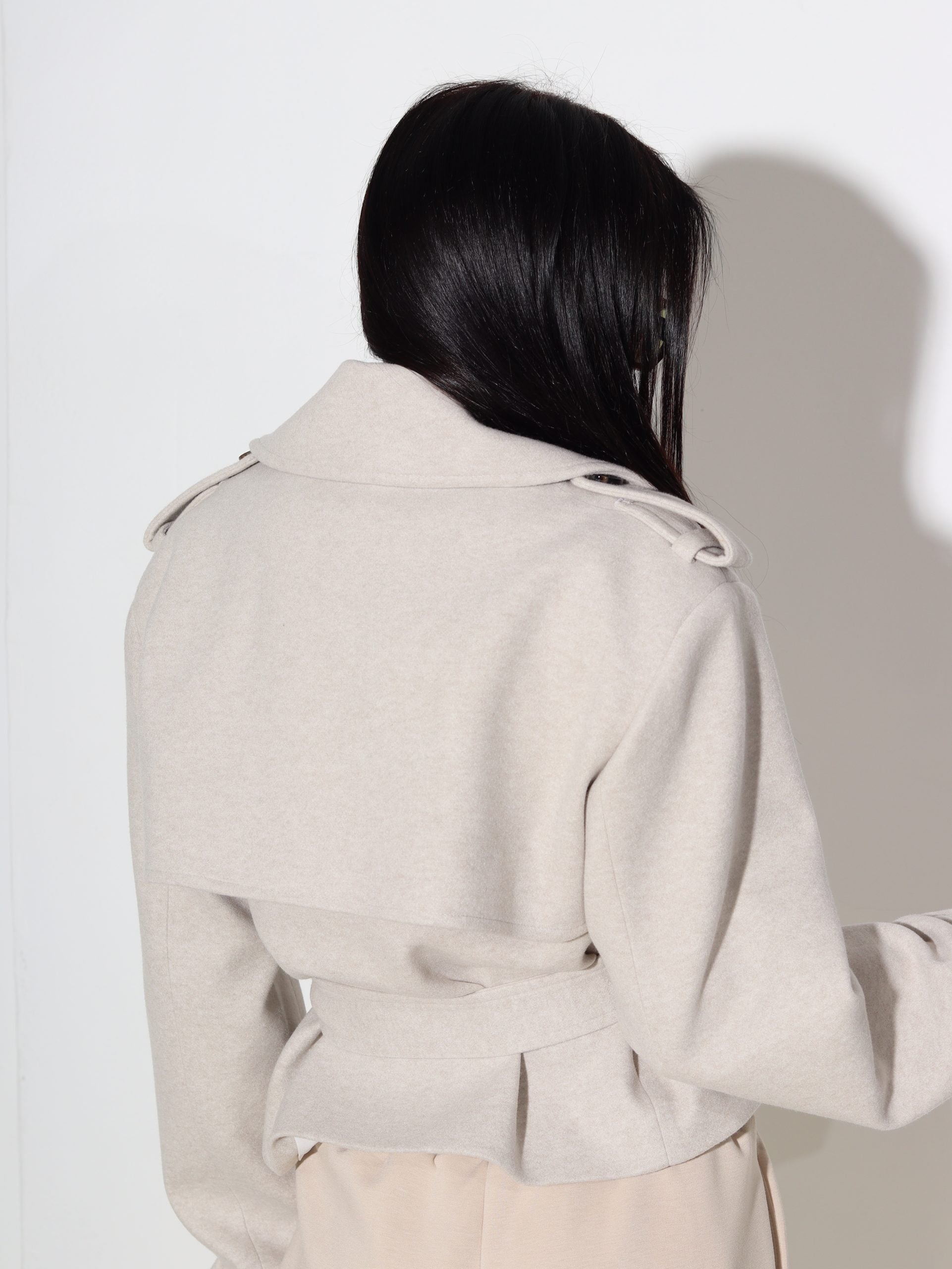 Bēša auduma virsjaka, īsa ar jostiņu - 16328