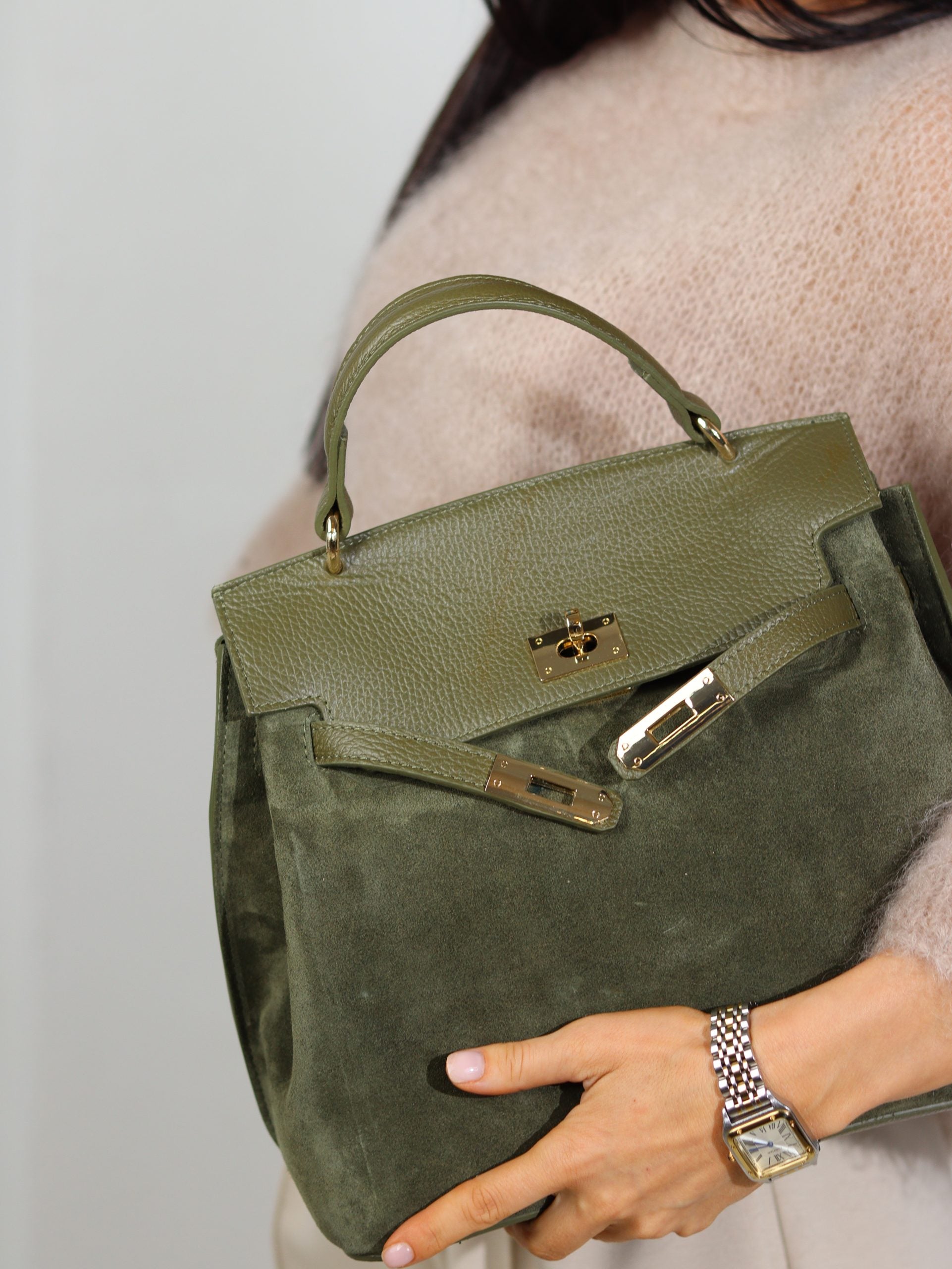 Zaļa zamšādas mix soma ar dekoratīvām jostiņām - 16936