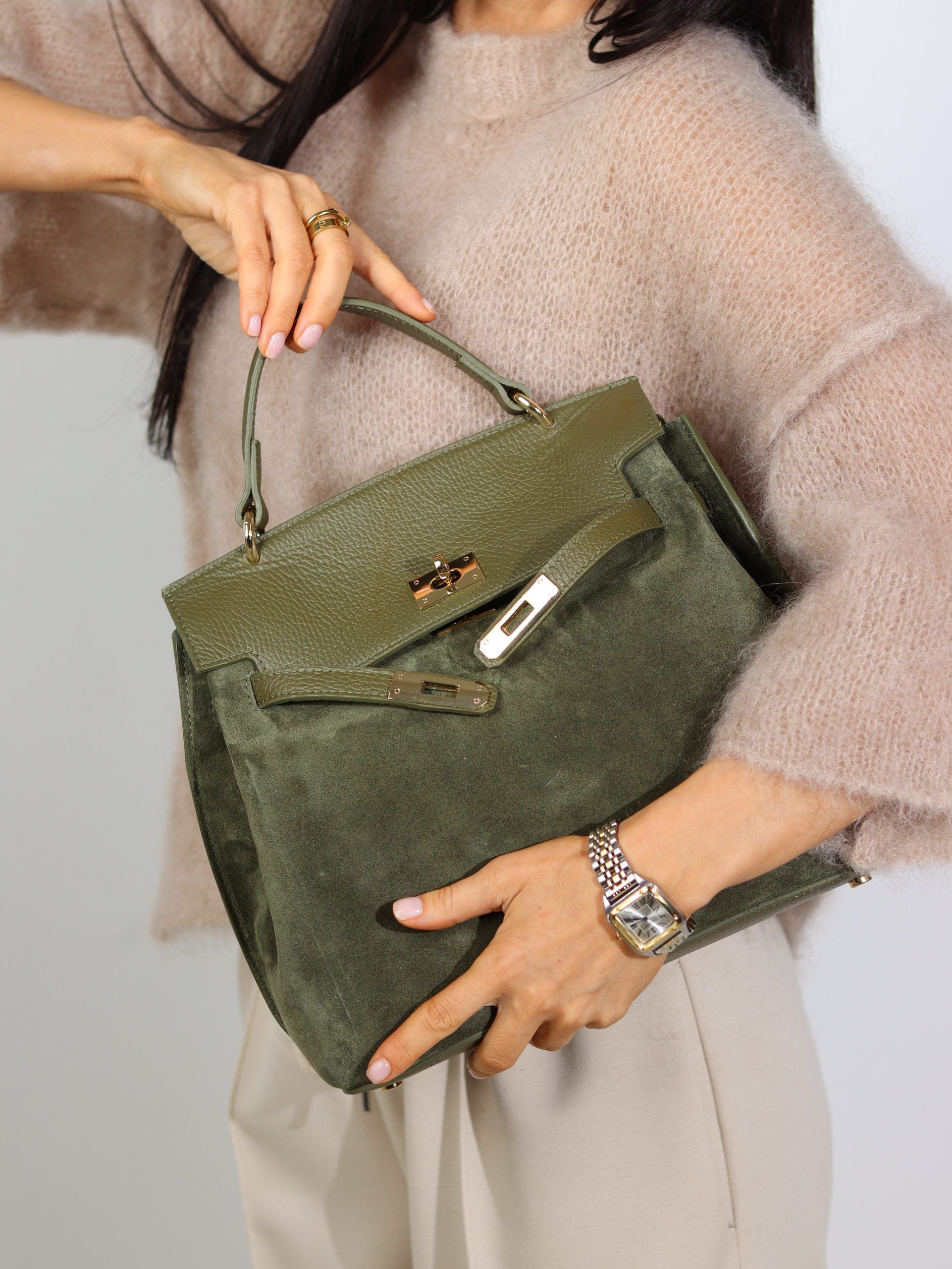 Zaļa zamšādas mix soma ar dekoratīvām jostiņām - 16936