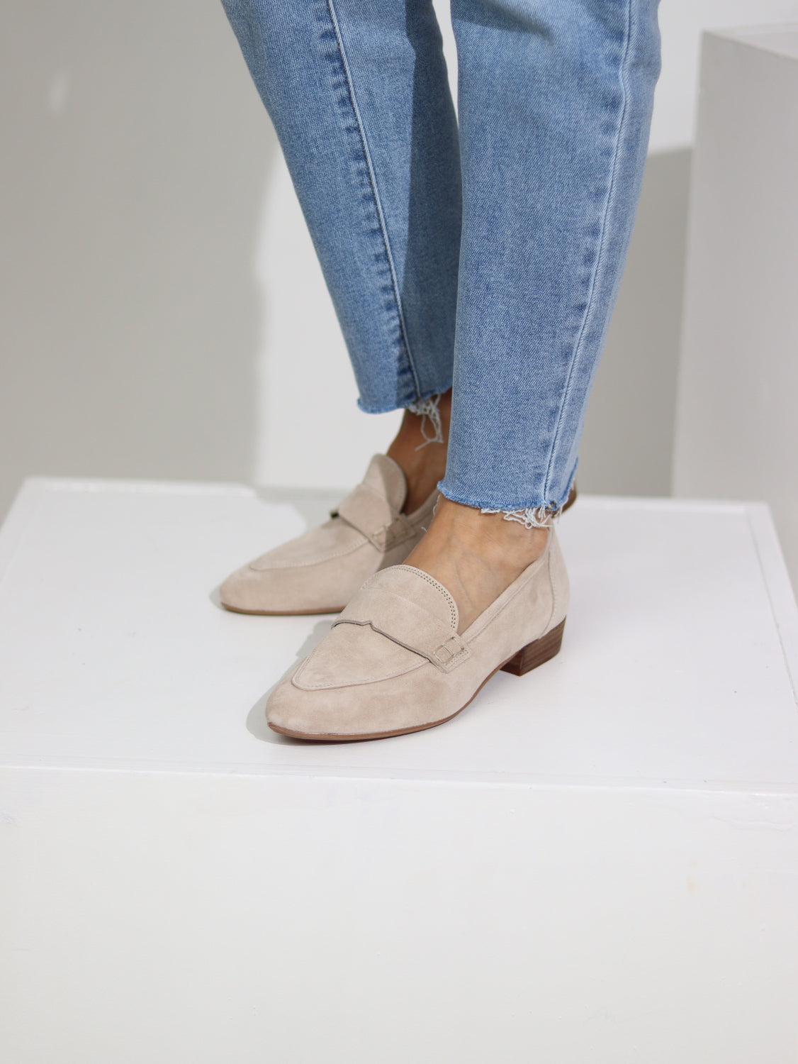 Bēšas, zemas d/a zamšādas kurpītes - 15171