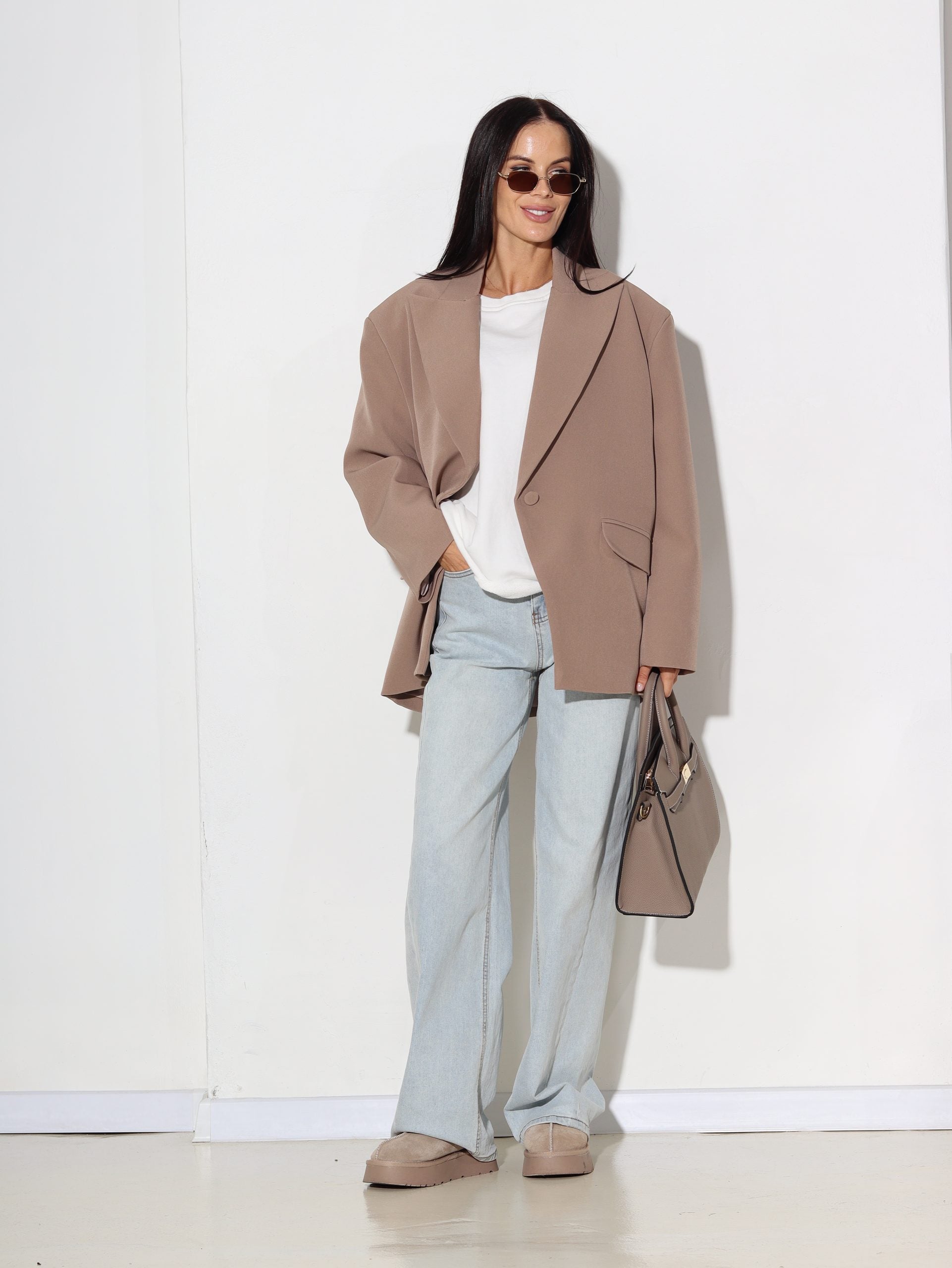 Bēšas krāsas oversize žakete ar pogas aizdari - 16319