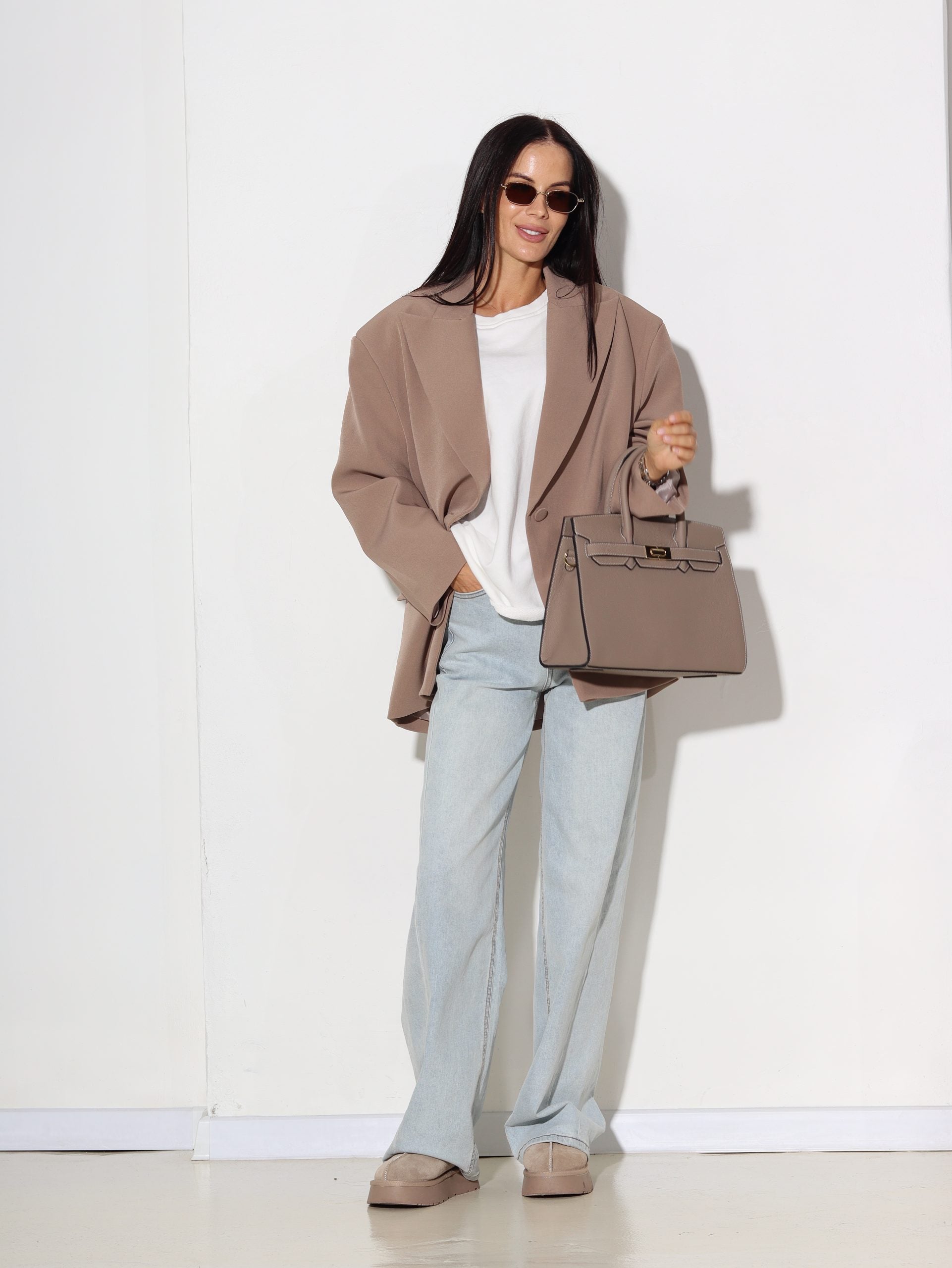 Bēšas krāsas oversize žakete ar pogas aizdari - 16319