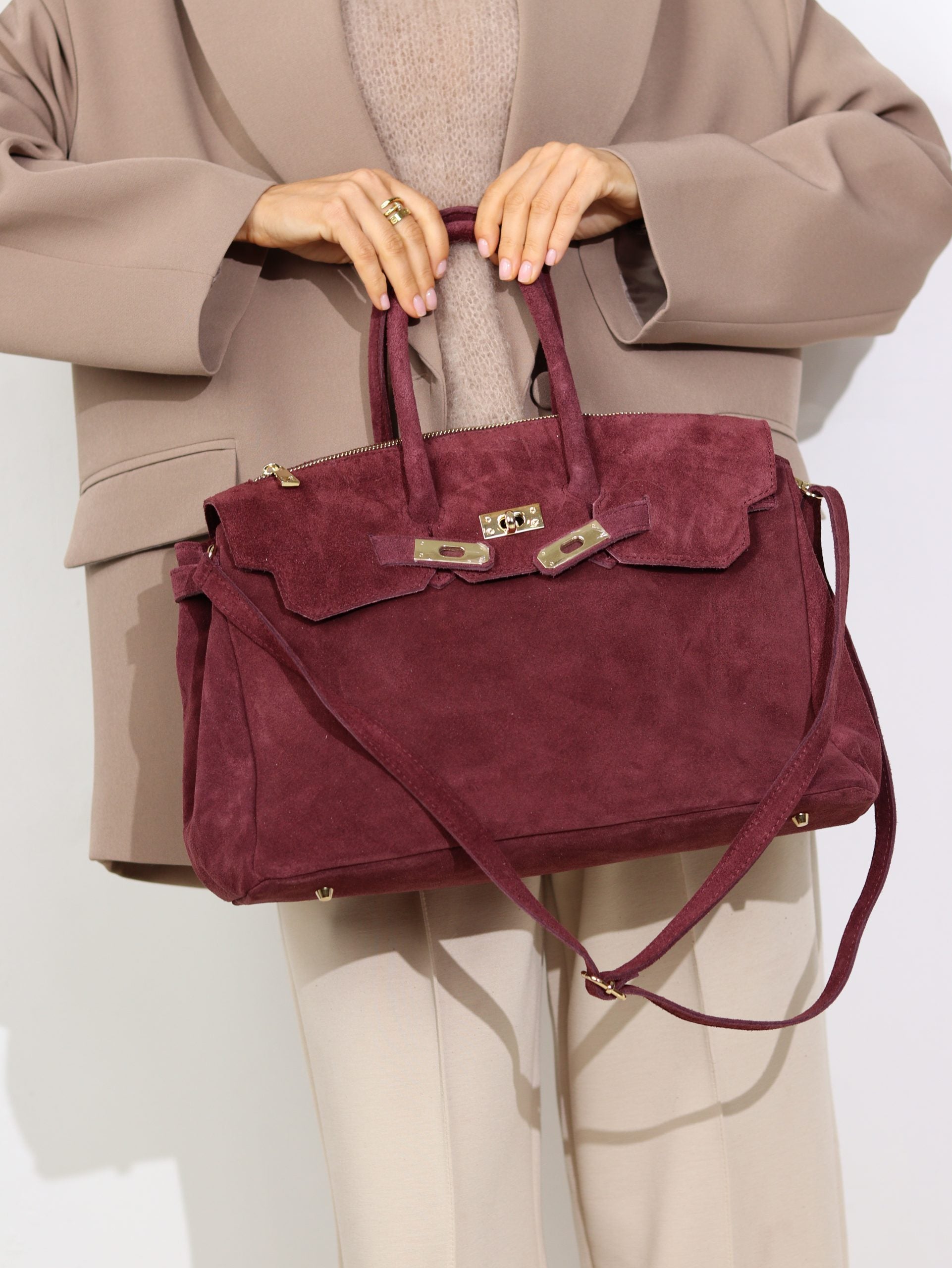 Violeta zamšādas soma ar dekoratīvu rāvējslēdzēju augšpusē - 16927