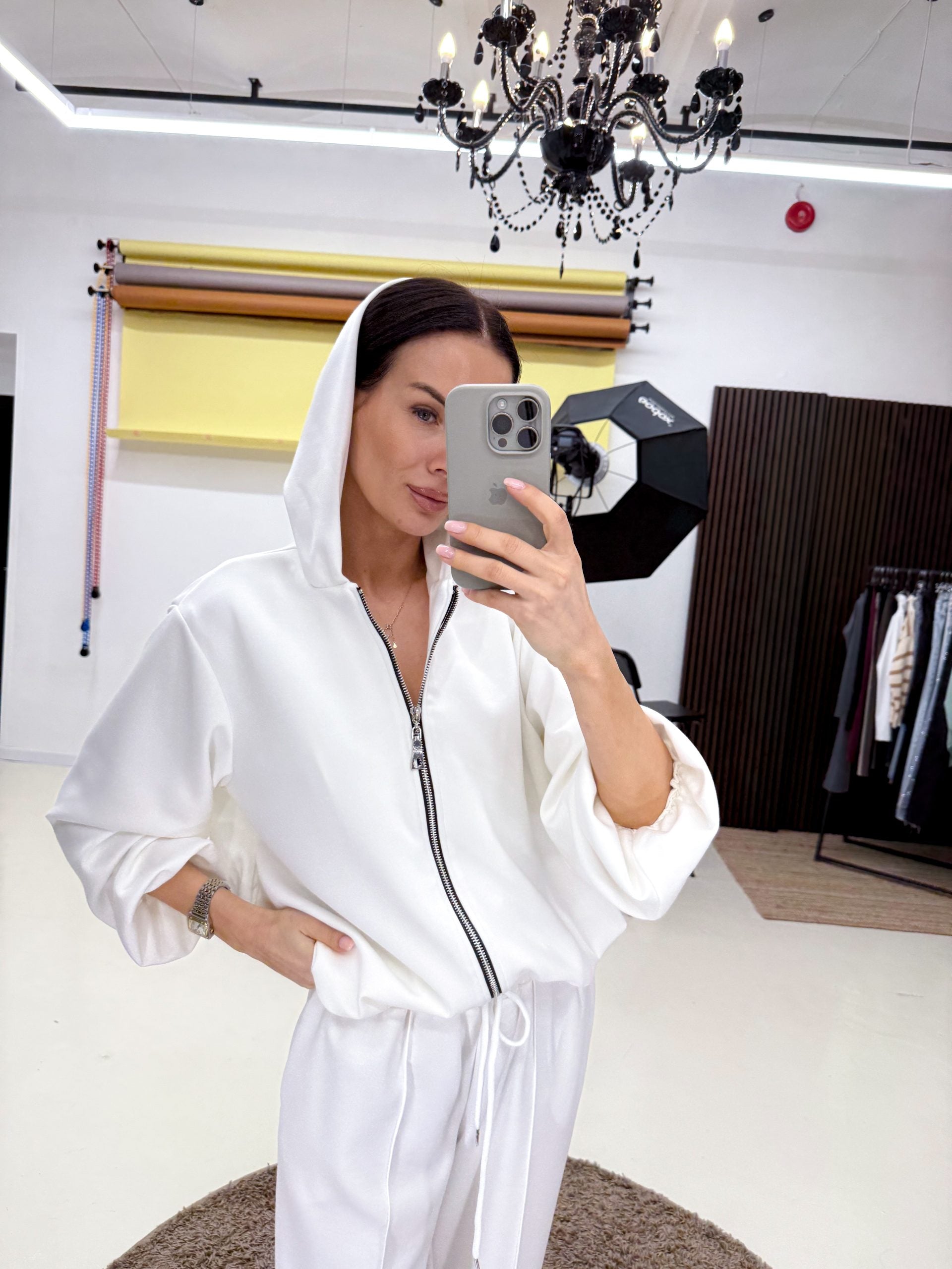 Balta brīva piegriezuma jaka ar kapuci - 14342