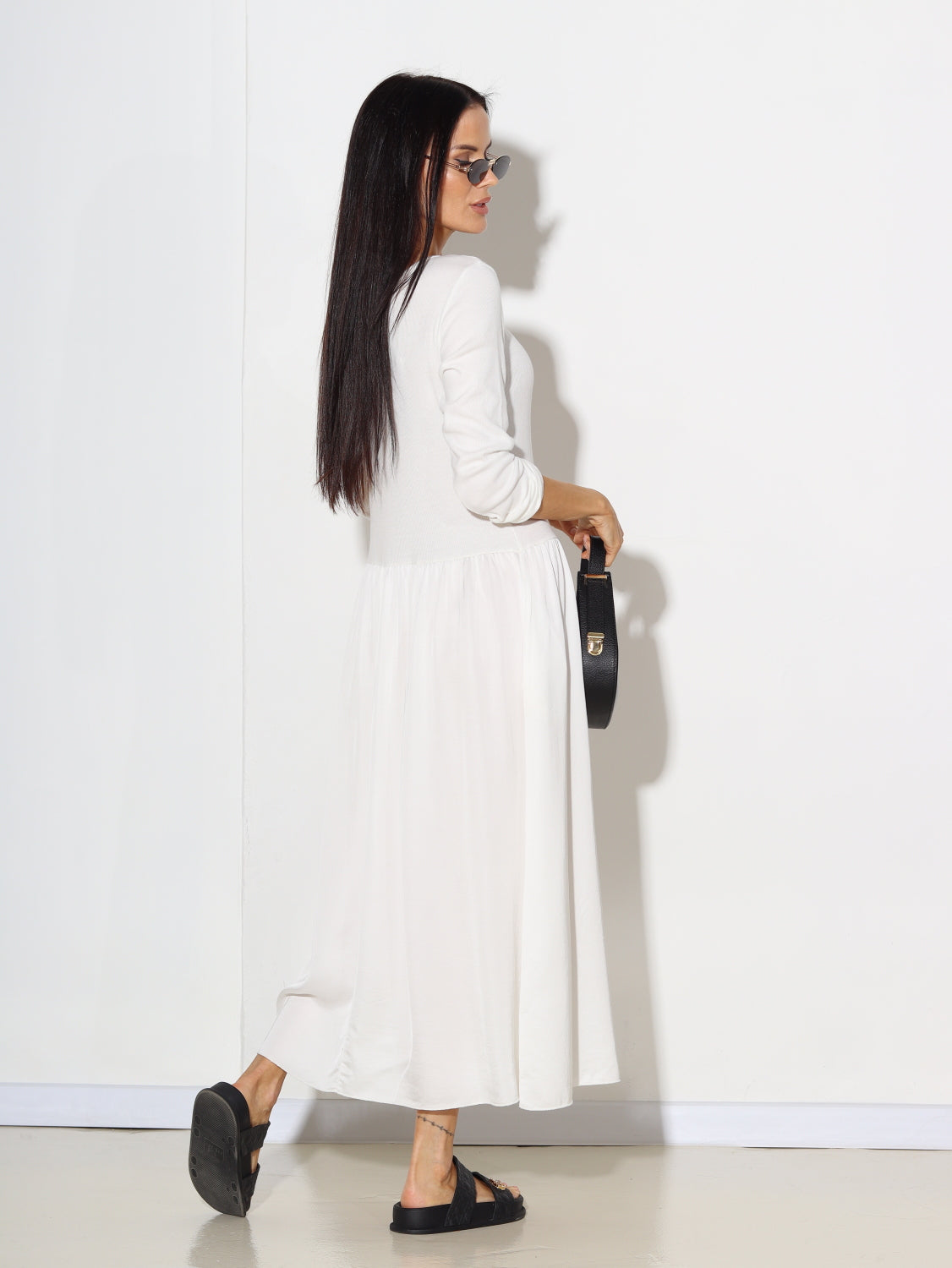 Balta midī kleita ar pieguļošu augšdaļu - 14858