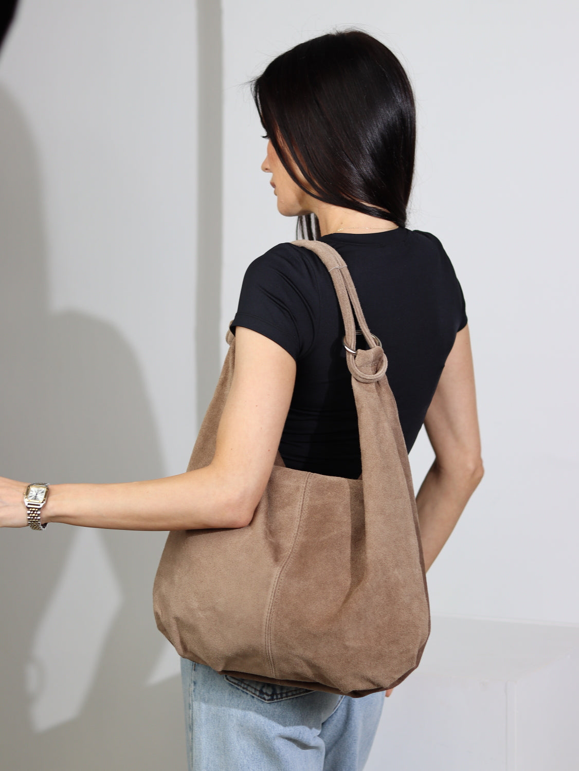 Taupes krāsas mīksta zamšādas soma ar cilpiņrokturi - 15752