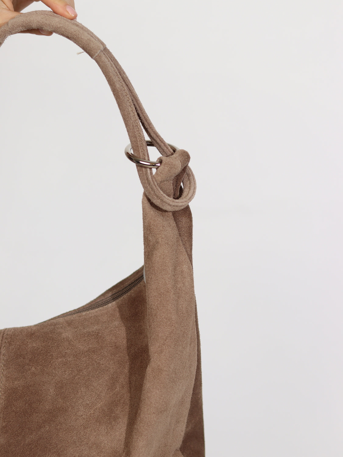 Taupes krāsas mīksta zamšādas soma ar cilpiņrokturi - 15752