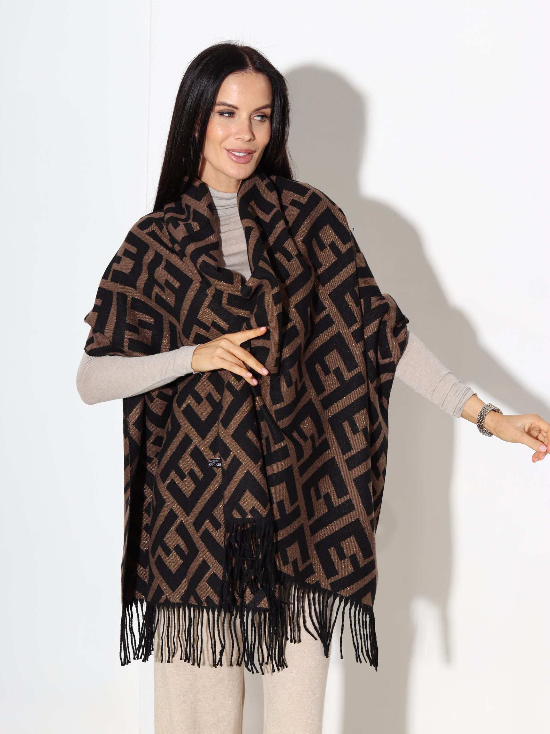 Melna šalle ar ornamenta rakstu - 17421