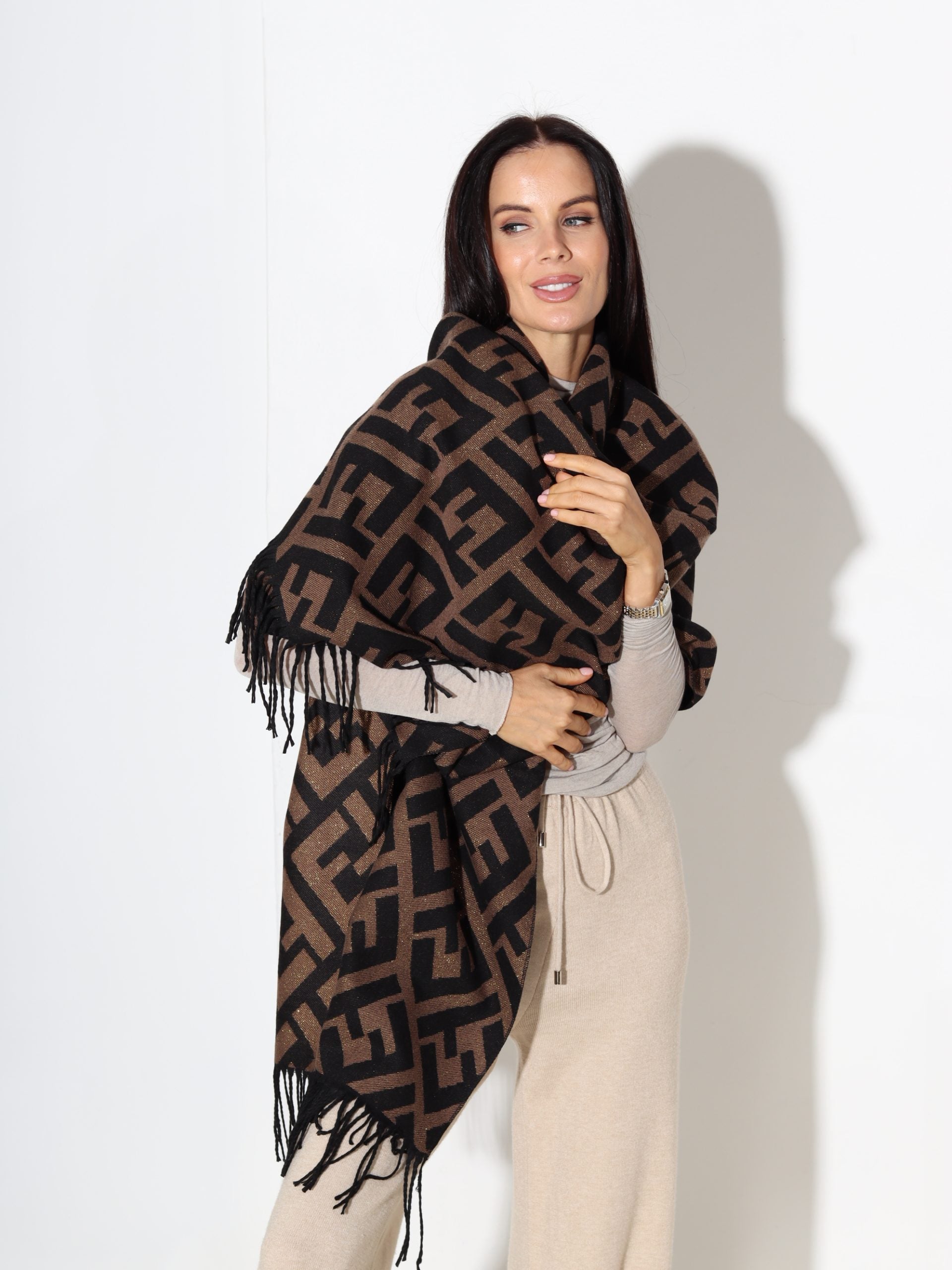 Melna šalle ar ornamenta rakstu - 17421