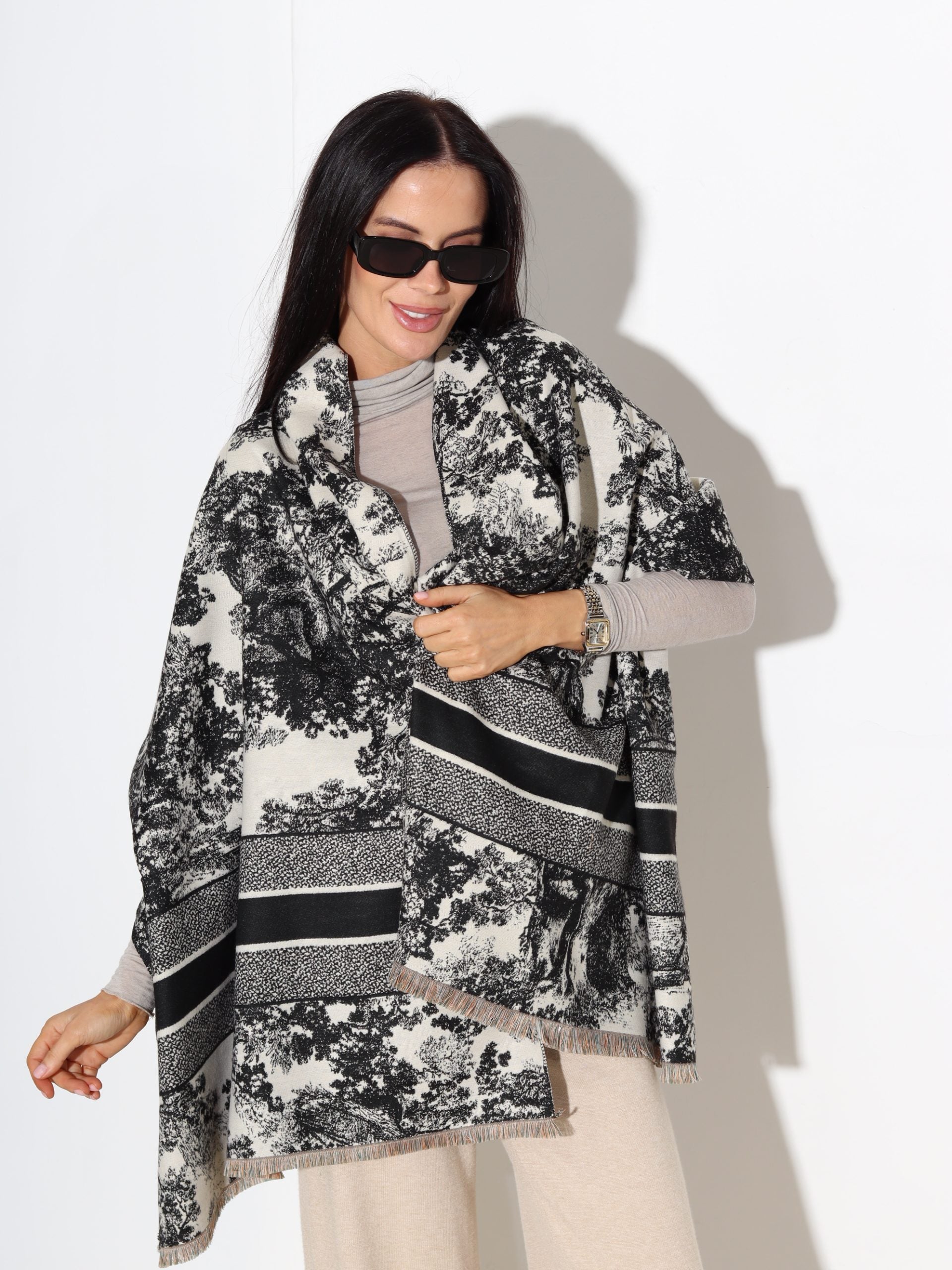 Melna šalle ar gleznas printu - 17422