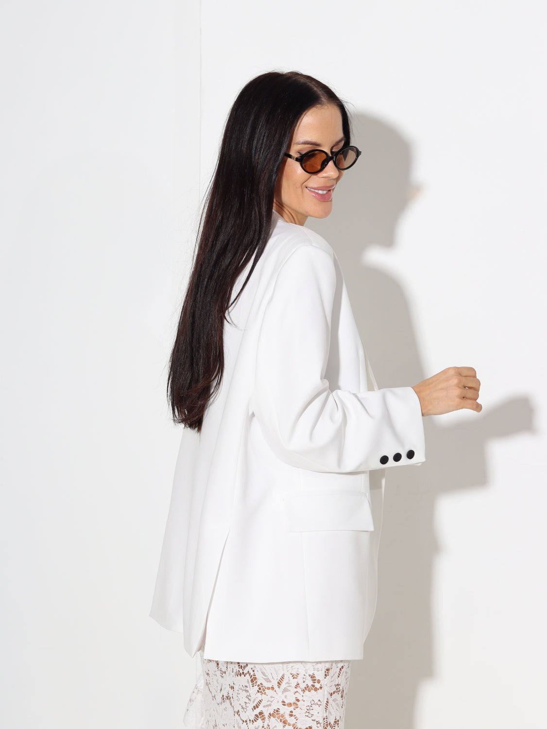 Balta, brīva piegriezuma žakete "Me Guste"- 15774