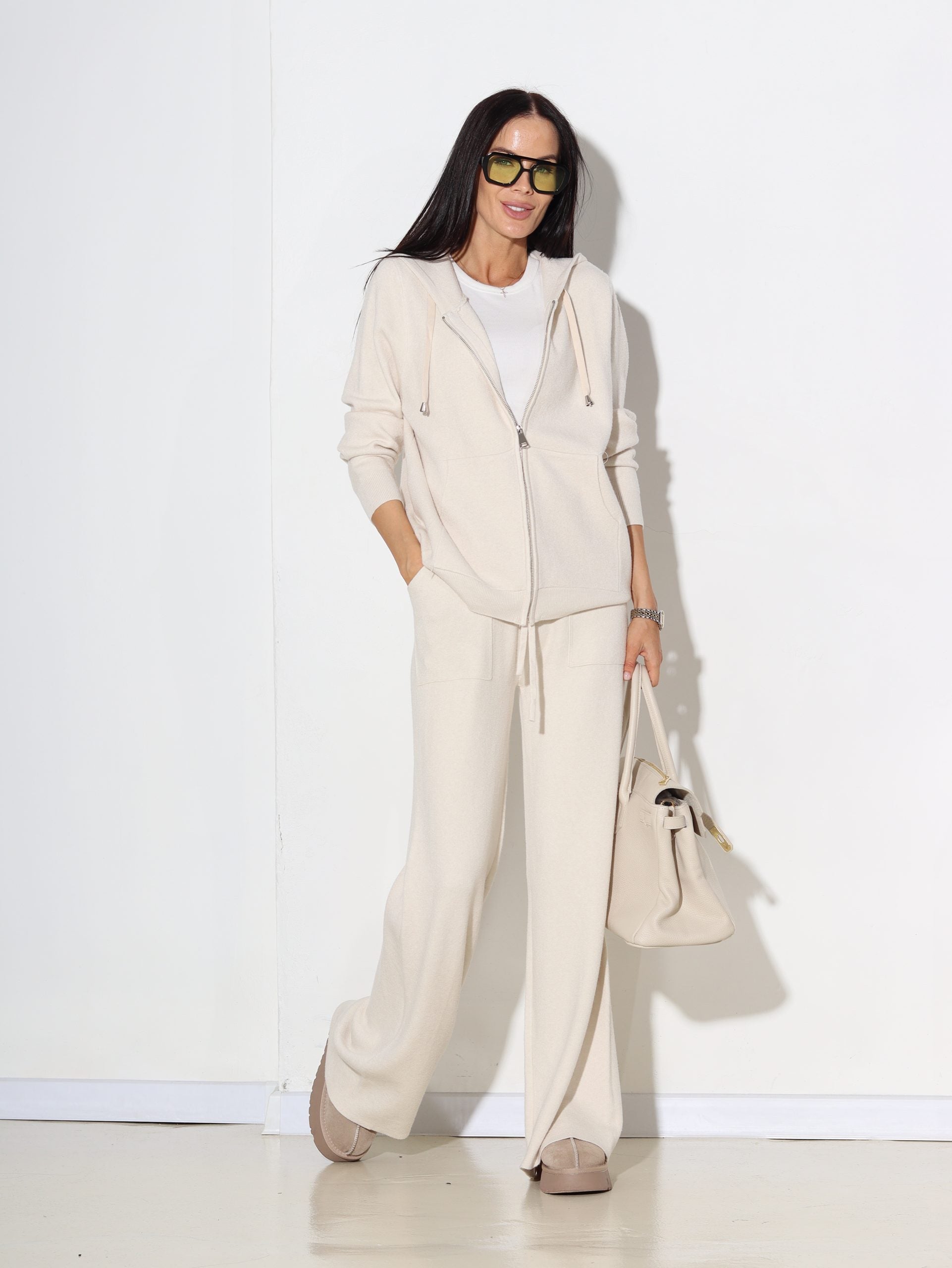 Bēšas krāsas adīts komplekts (jaka+bikses) - 16384