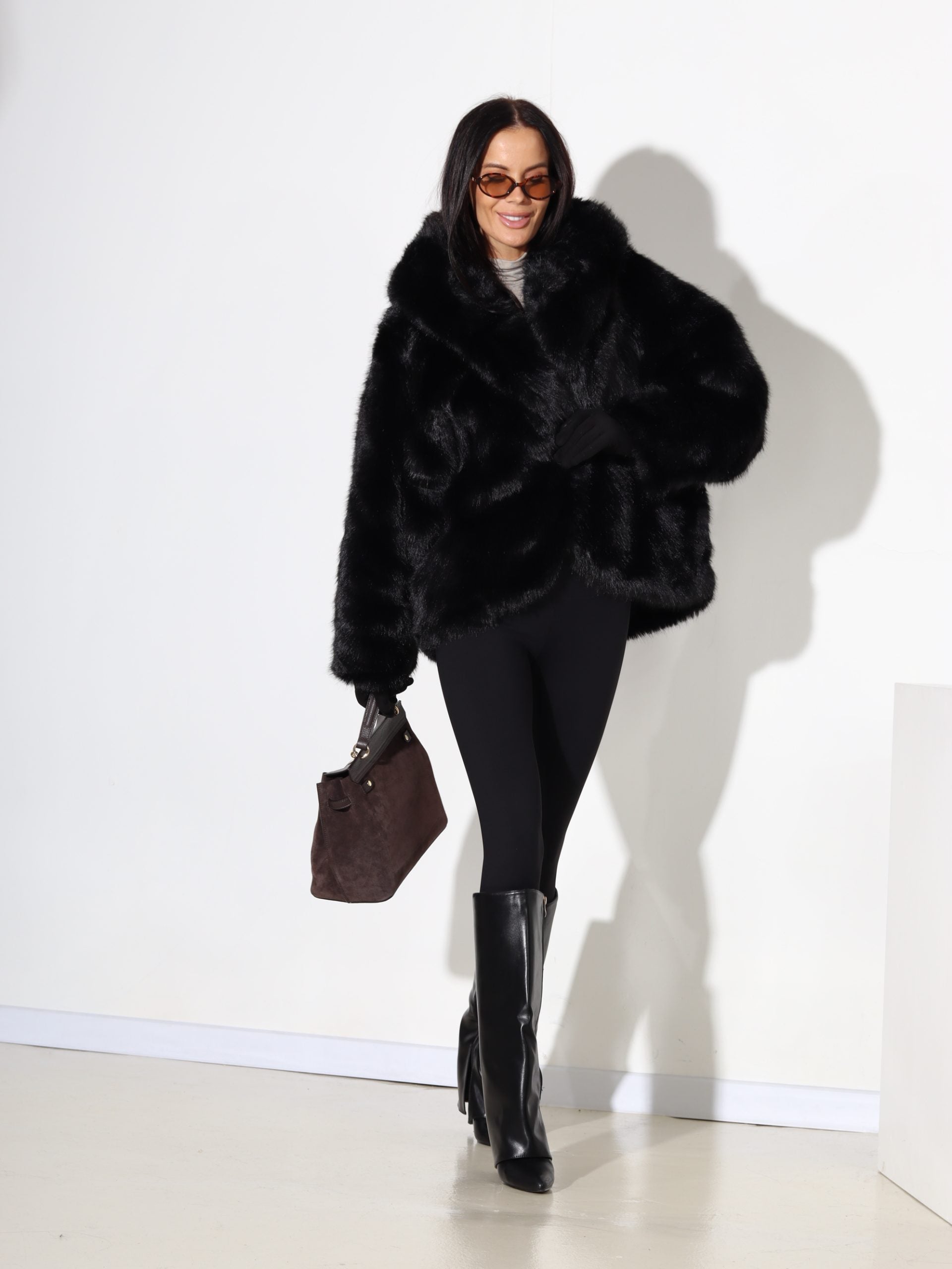 Melns, īss kažoks ar kapuci - 17751