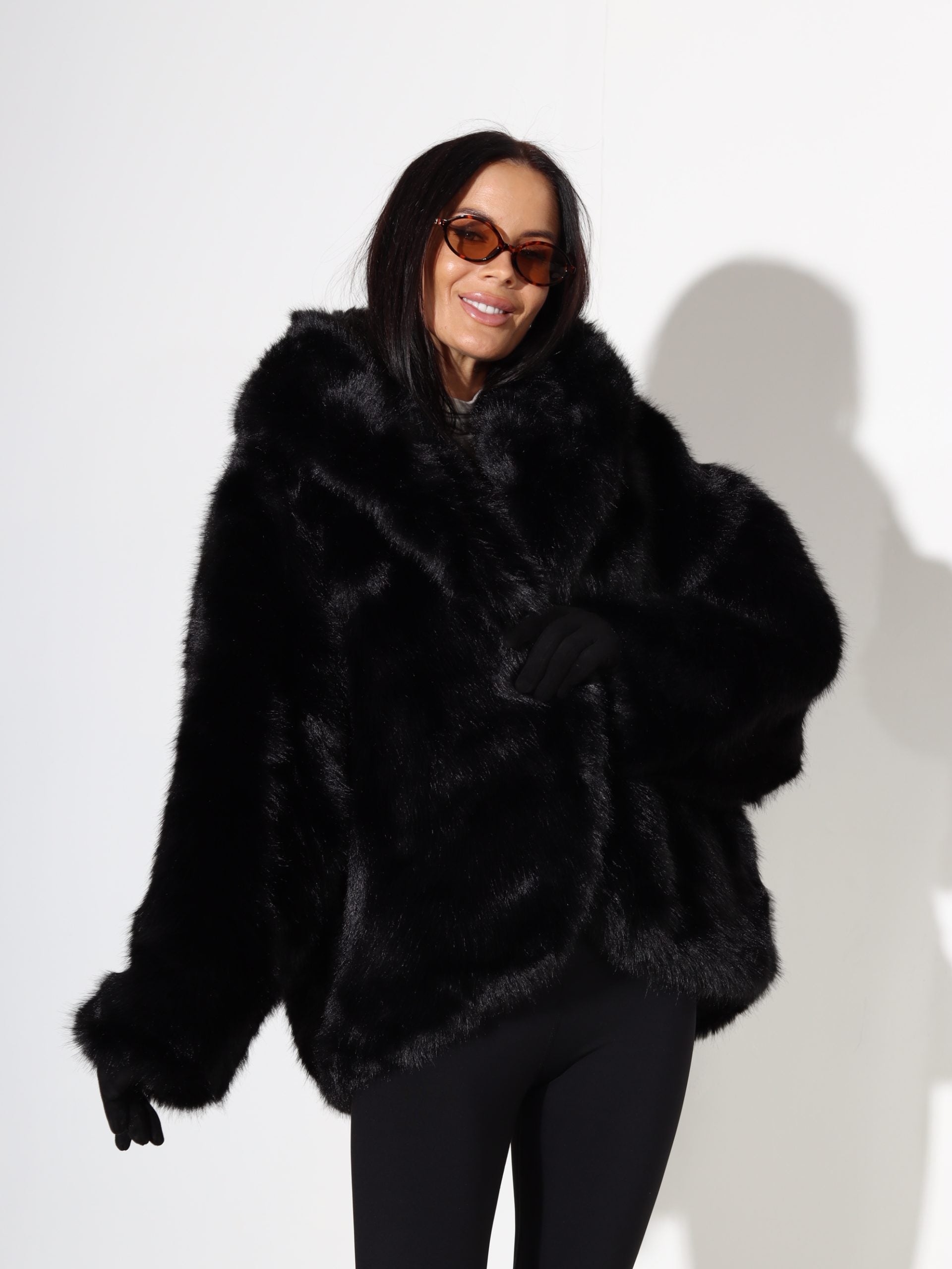 Melns, īss kažoks ar kapuci - 17751