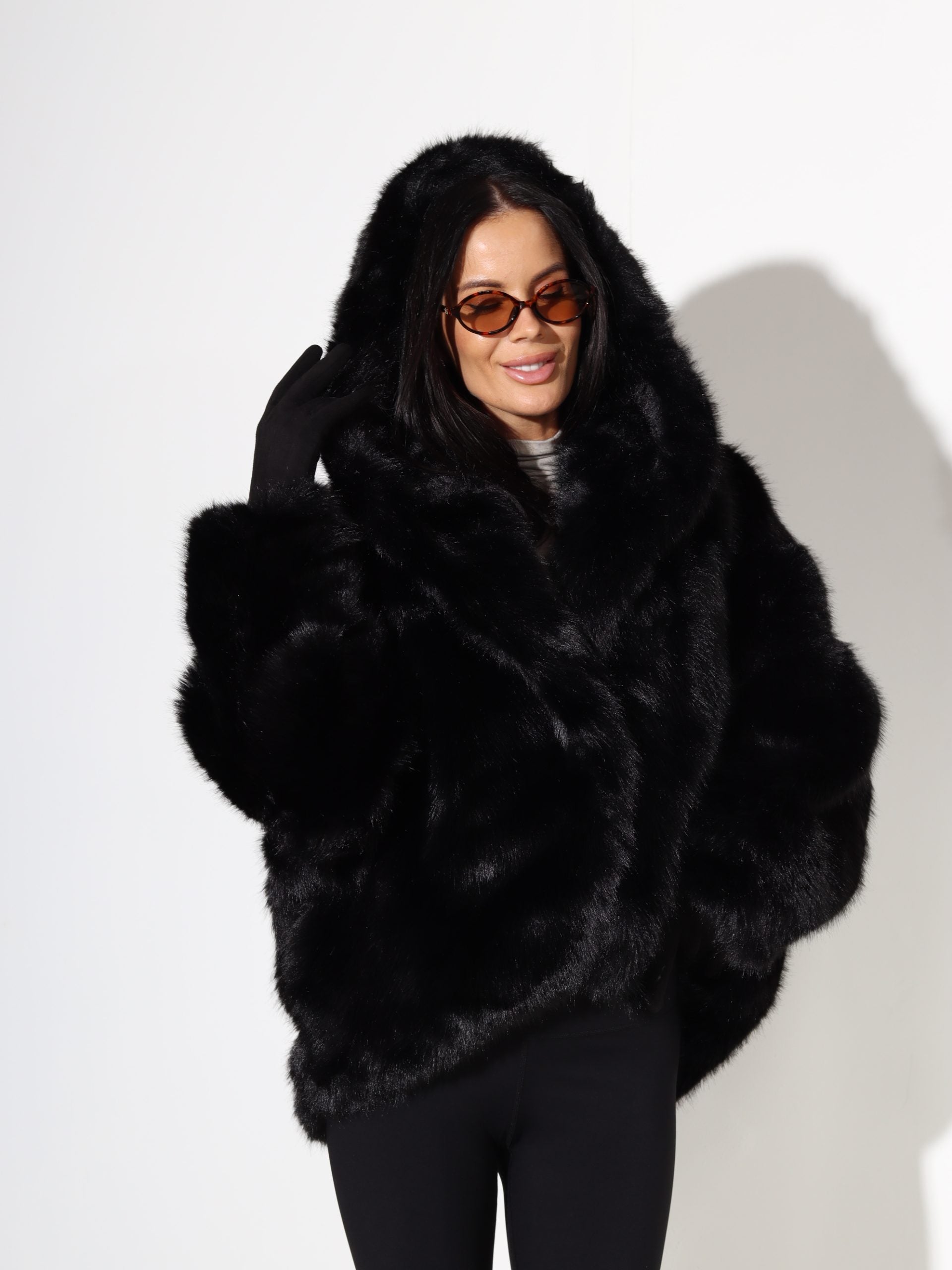 Melns, īss kažoks ar kapuci - 17751