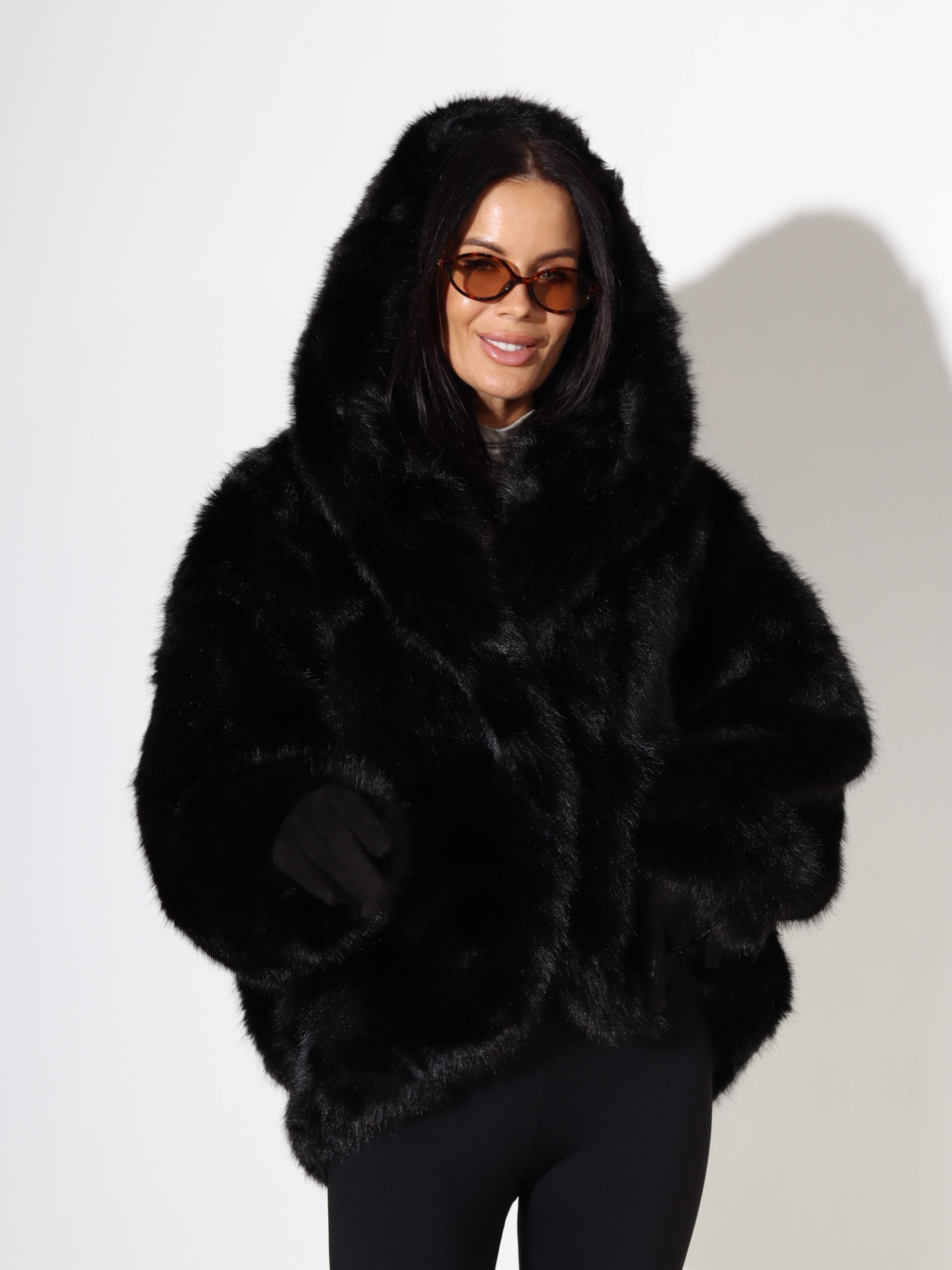 Melns, īss kažoks ar kapuci - 17751