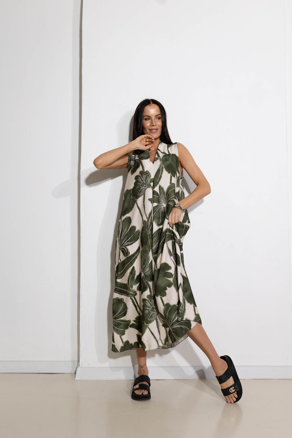 Zaļa ziedu raksta printā basic midī kleita- 14921